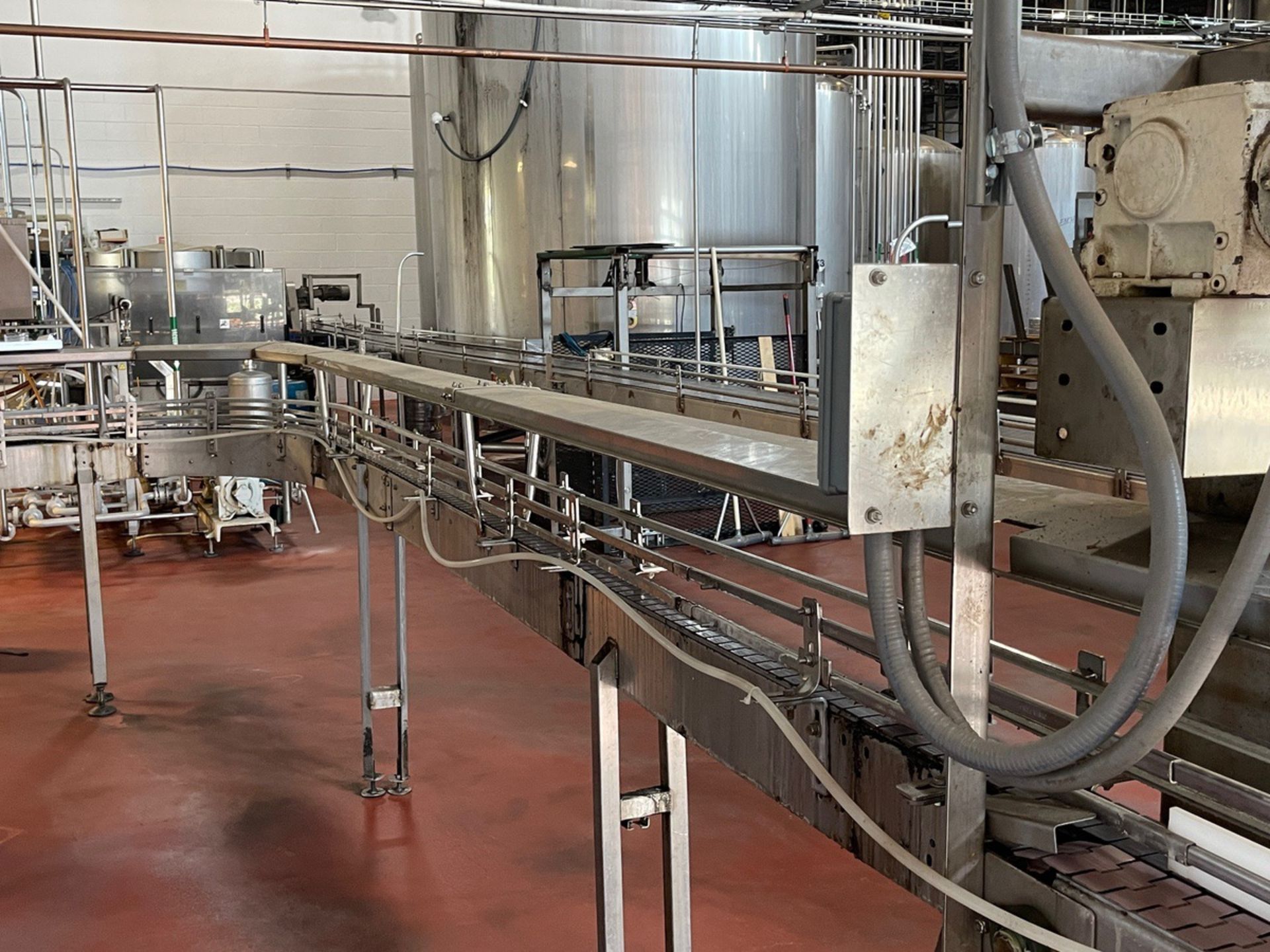 Single Belt Covered Conveyor with Curved 90 degree turn into Filler, - Subj to Bulk | Rig Fee $500