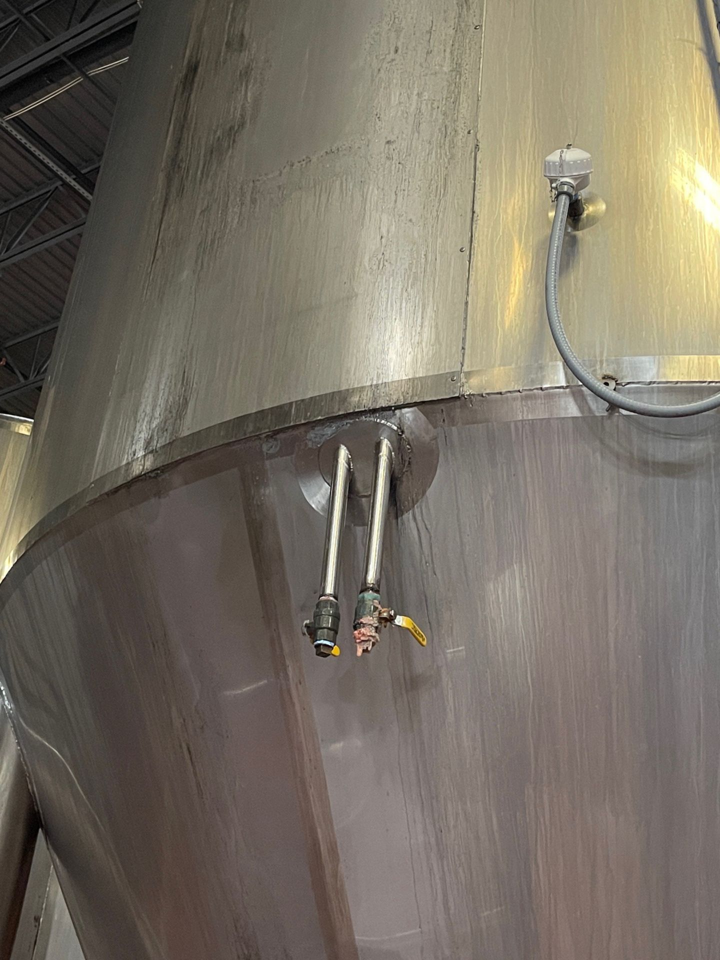 2014 Quality Tank 400 BBL Stainless Steel Fermenter, Glycol Jacketed, Cone Bottom, | Rig Fee $6500 - Image 8 of 17