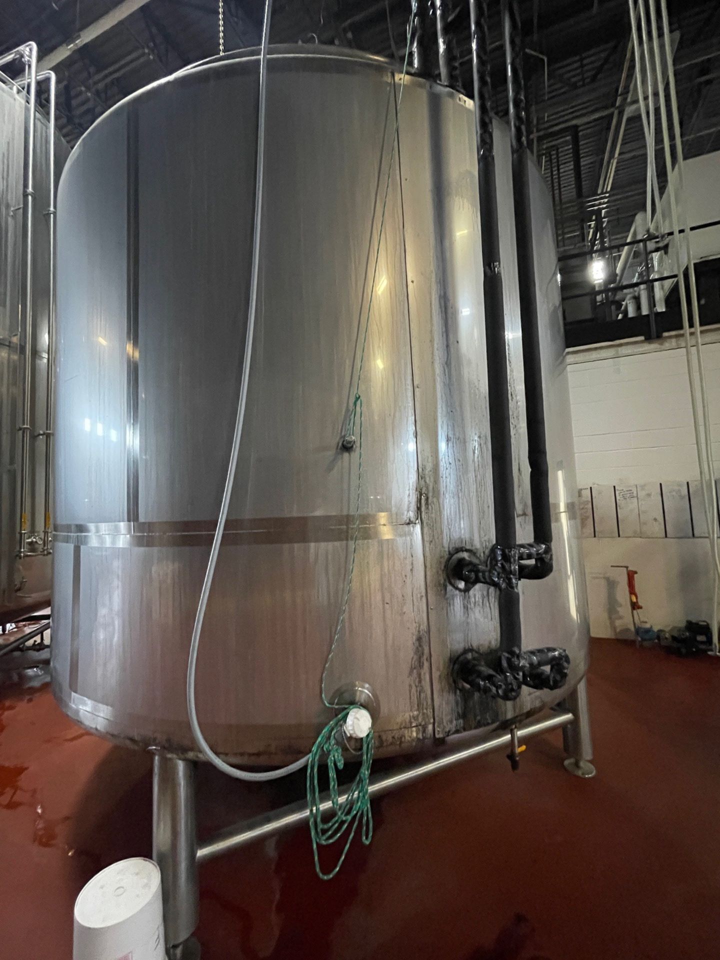 Quality Tank 200 BBL Stainless Steel Holding Tank, Glycol Jacketed, Rounded Bottom, | Rig Fee $3000 - Image 3 of 7