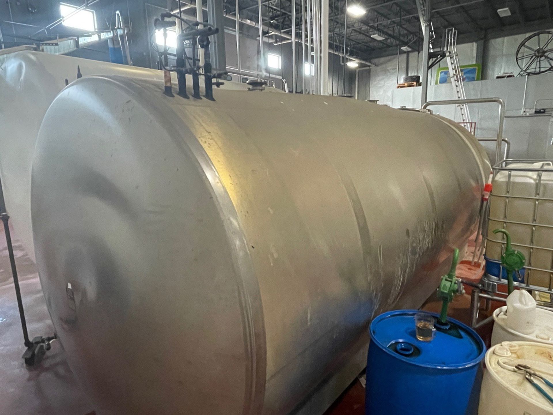 4000 Gallon Stainless Steel Hot Liquor Tank, Approx. 8' Diameter and 16'6" Long, Mo | Rig Fee $1500 - Image 3 of 7