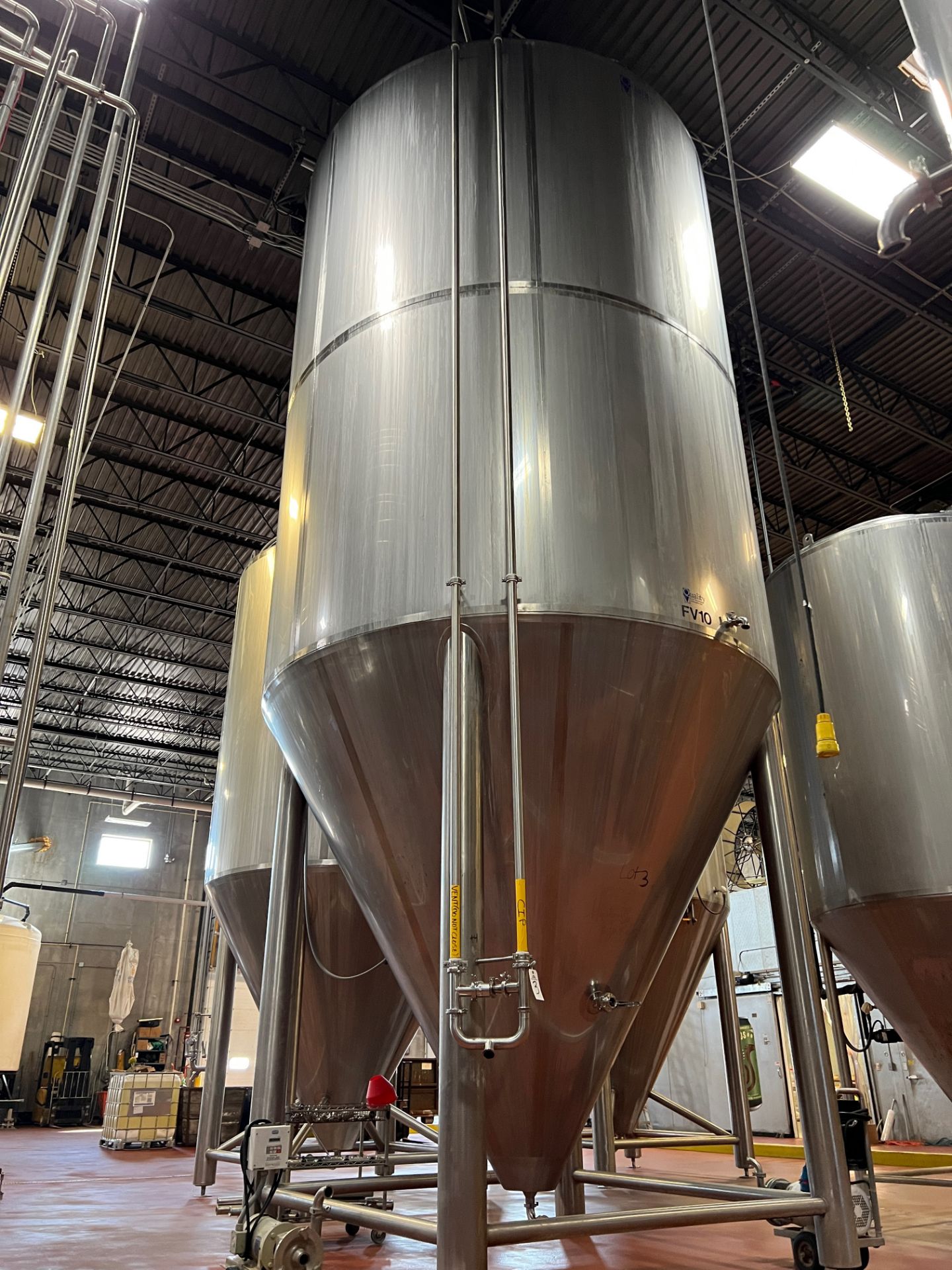 2014 Quality Tank 400 BBL Stainless Steel Fermenter, Glycol Jacketed, Cone Bottom, | Rig Fee $6500