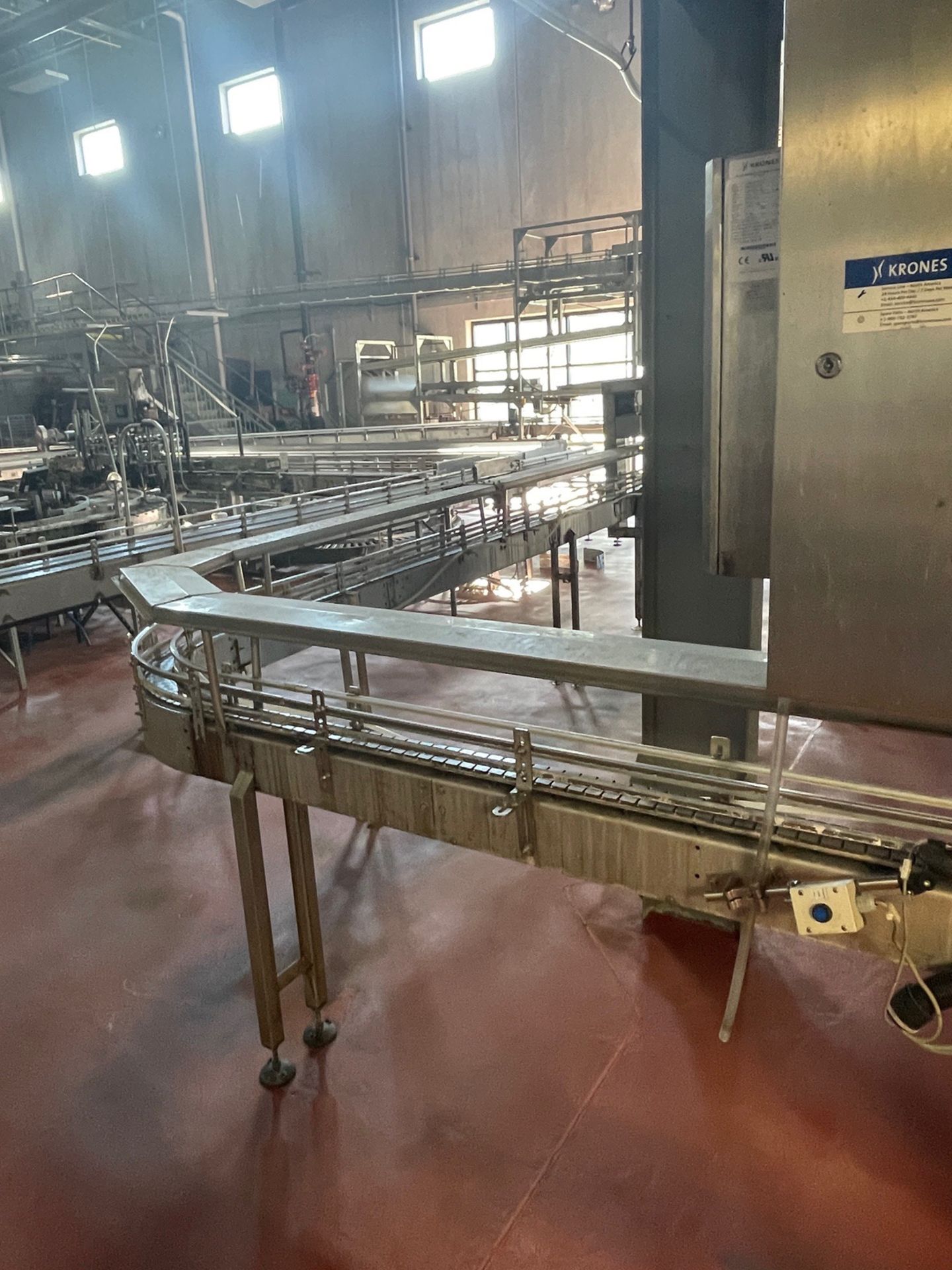 Single Belt Covered Conveyor with Curved 90 degree turn into Filler, - Subj to Bulk | Rig Fee $500 - Image 9 of 10