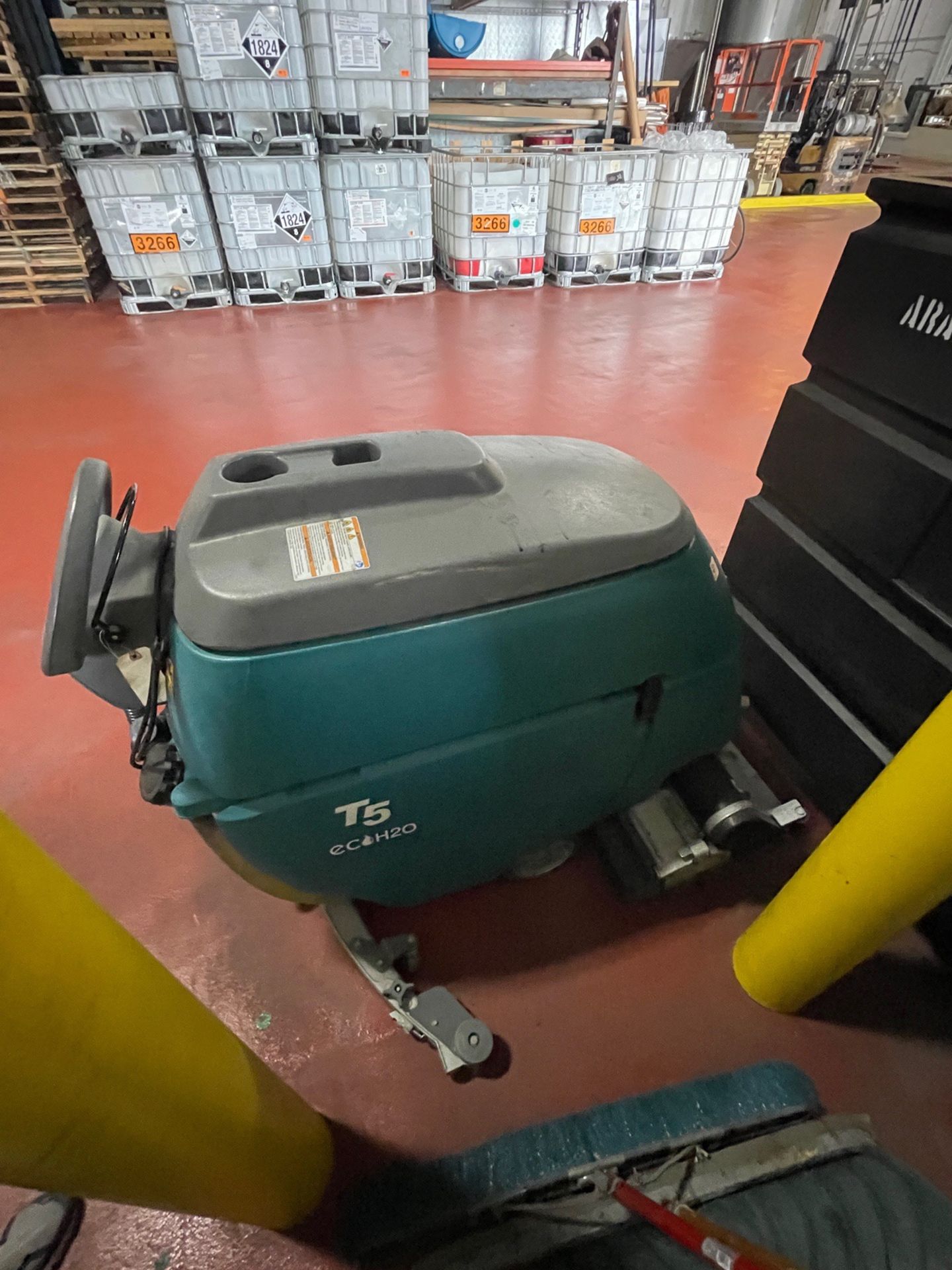 Tennant T5 ECH20 Walk Behind Floor Squigi Machine, 140 hours | Rig Fee $150 - Image 3 of 6