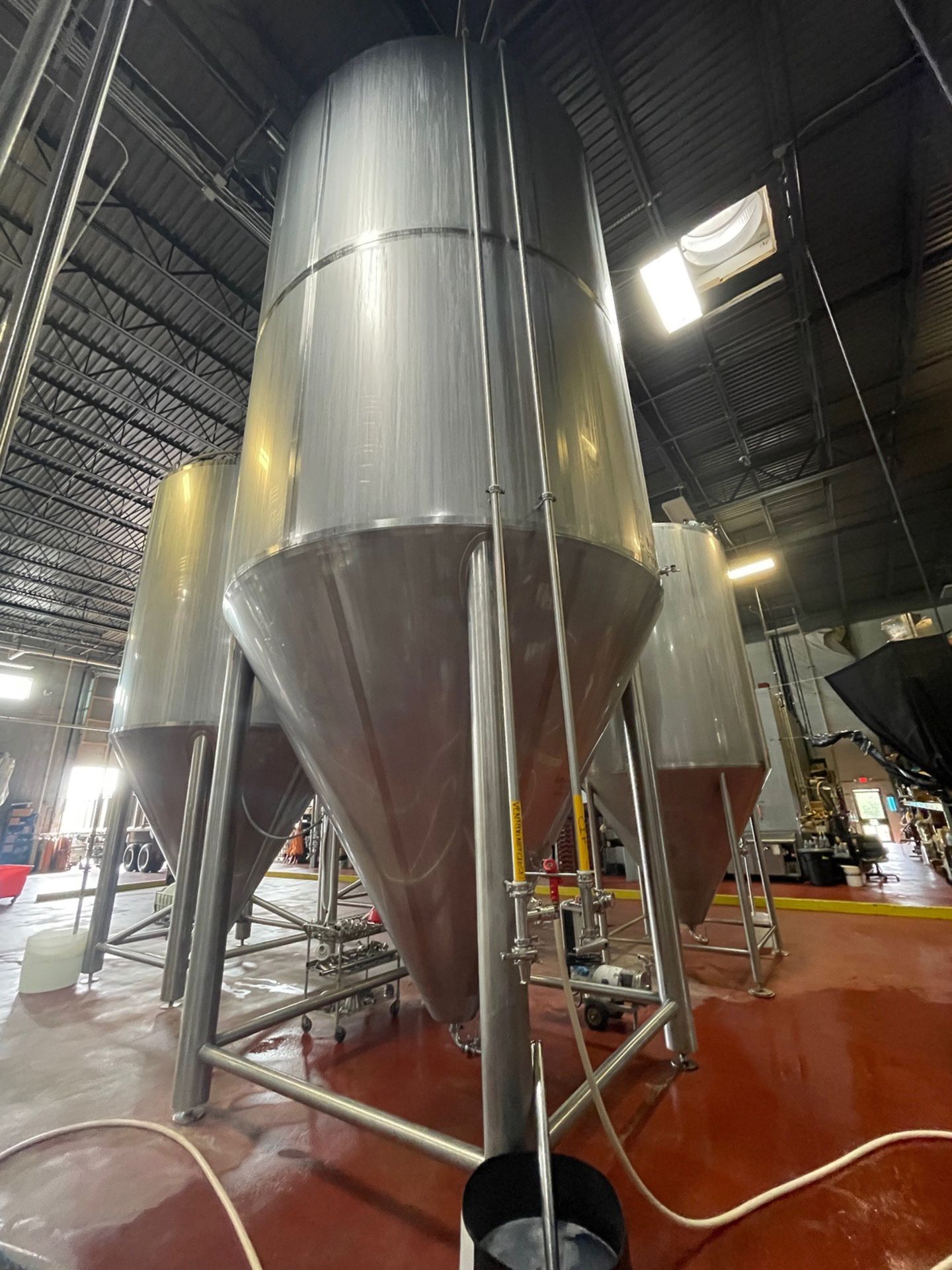 2014 Quality Tank 400 BBL Stainless Steel Fermenter, Glycol Jacketed, Cone Bottom, | Rig Fee $6500 - Image 4 of 17