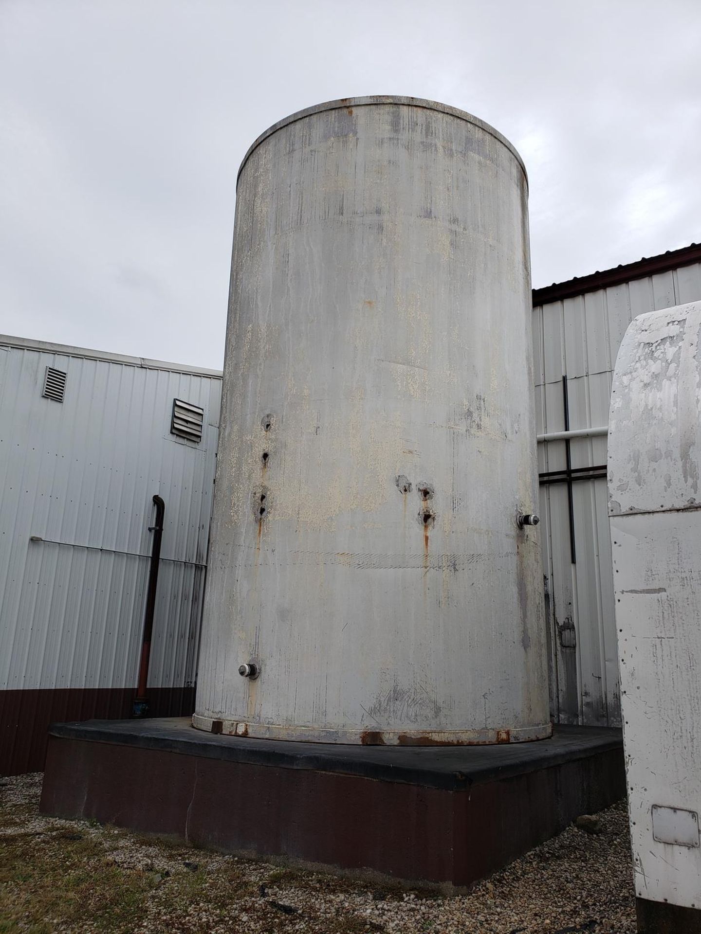 14,000 Gallon Stainless Steel Insulated Storage Silo, Side Bottom Agitated | Rig Fee: $4500 - Image 4 of 5