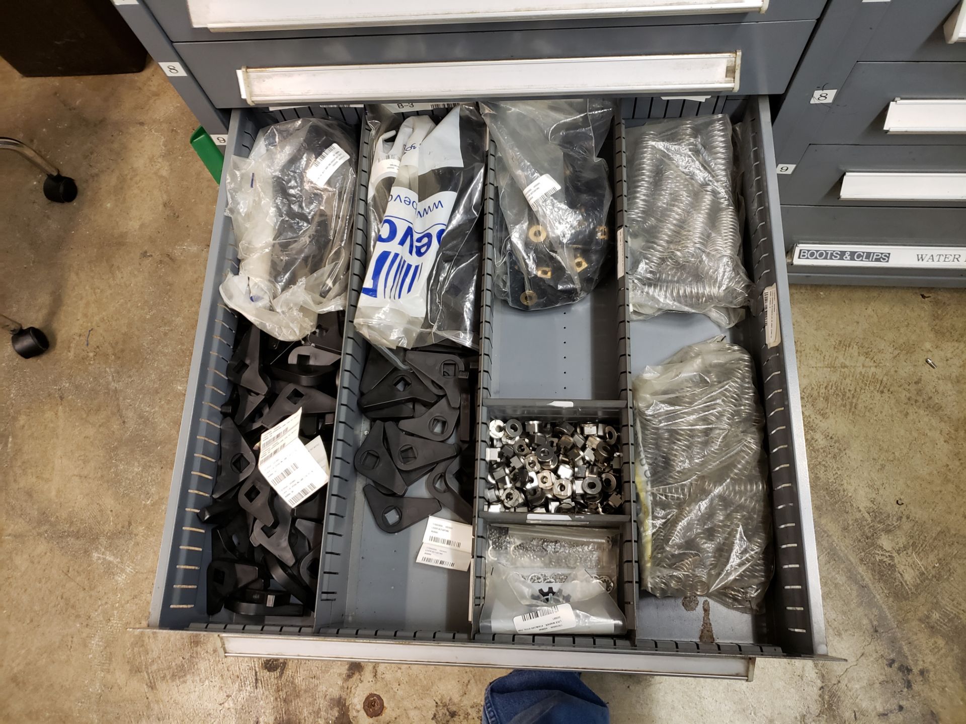 Vidmar 11 Drawer Storage Cabinet, W/ Contents, Filler Nozzle Spare Parts | Rig Fee: $100 - Image 10 of 12
