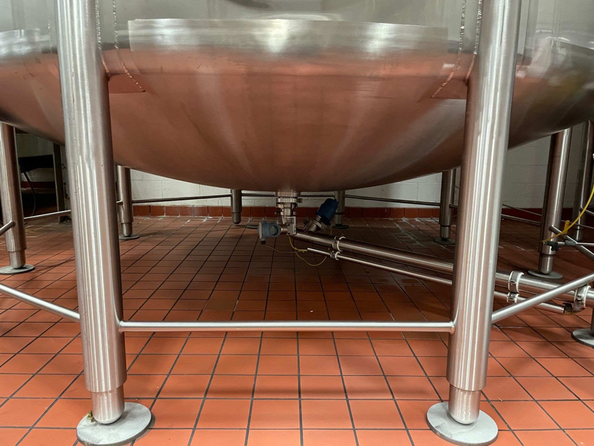 Feldmeier 10,000 Gallon Stainless Steel Top Agitated Tank, Dome Top, Dish Bottom, V | Rig Fee: $4500 - Image 2 of 7