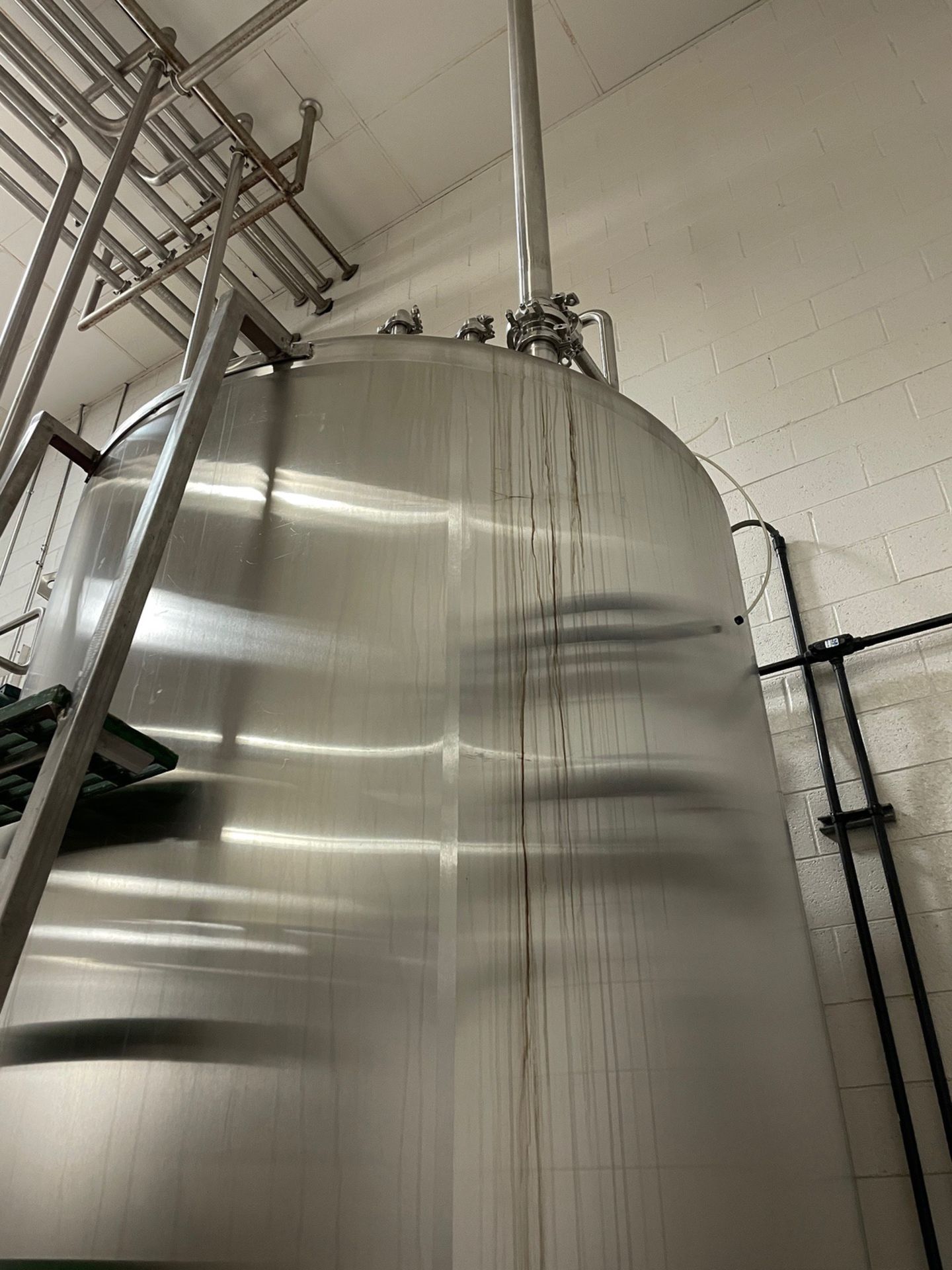 Cherry Burrell 1500 Gallon Stainless Steel Tank, Vertical Agitation, Dish Bottom, D | Rig Fee: $1500 - Image 3 of 5
