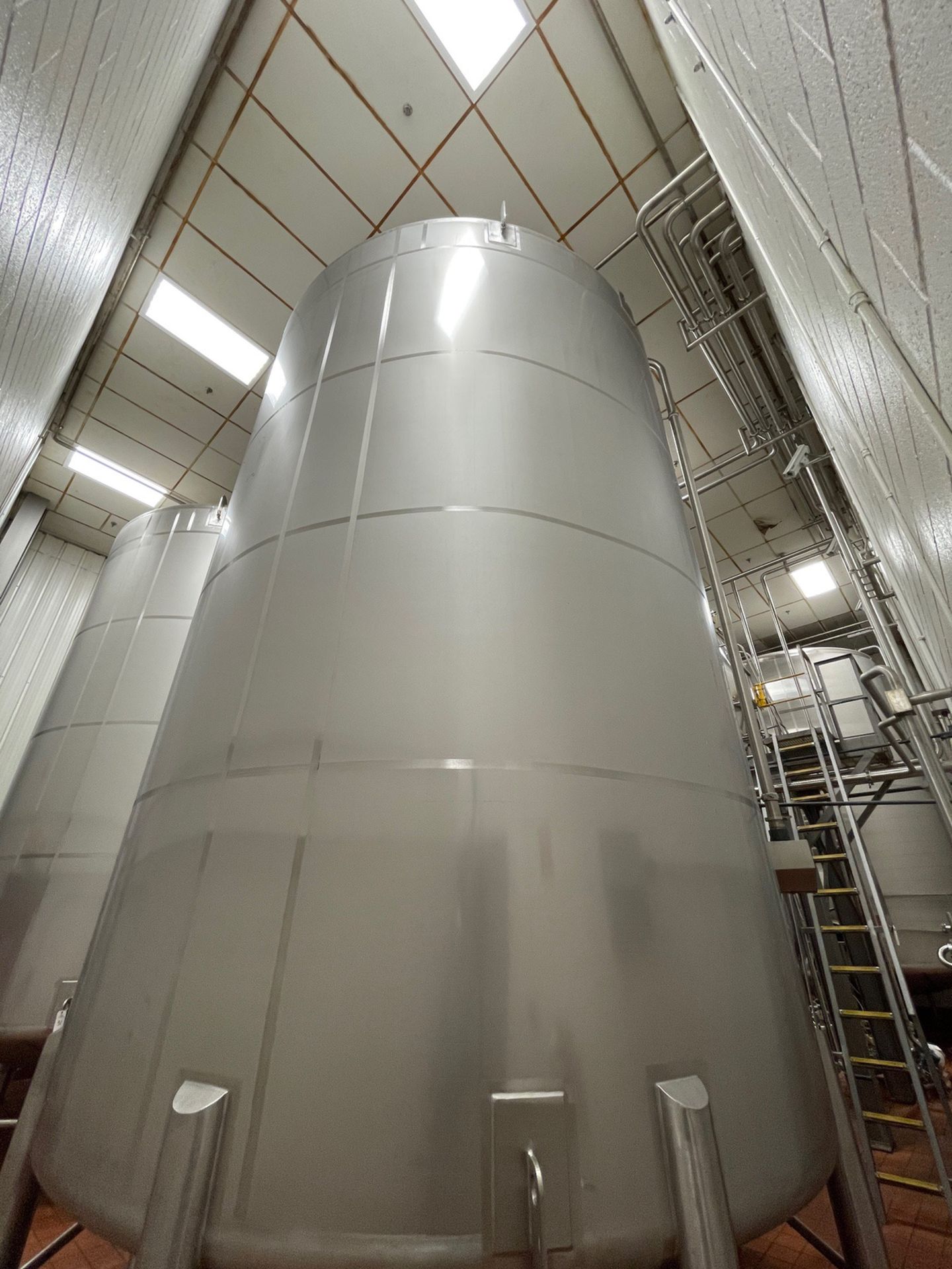 DCI 17,000 Gallon Stainless Steel Horizontal Agitated Tank, Dish Bottom, Dome Top, | Rig Fee: $6000 - Image 4 of 10