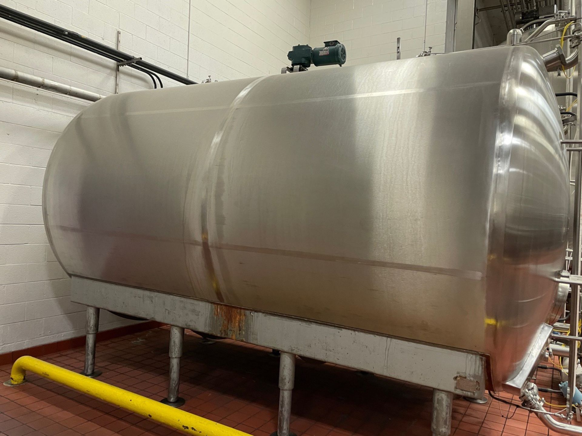 Creamery Package 5,300 Gallon Stainless Steel Horizontal Tank, Vertical Agitation, | Rig Fee: $2000 - Image 2 of 9