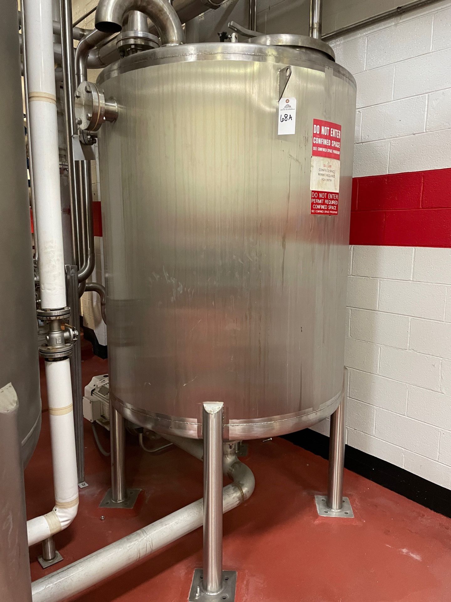 500 Gallon Stainless Steel Tank, Approx Dims: 4ft OD x 8ft-4in OAH x 5ft Straight S | Rig Fee: $350