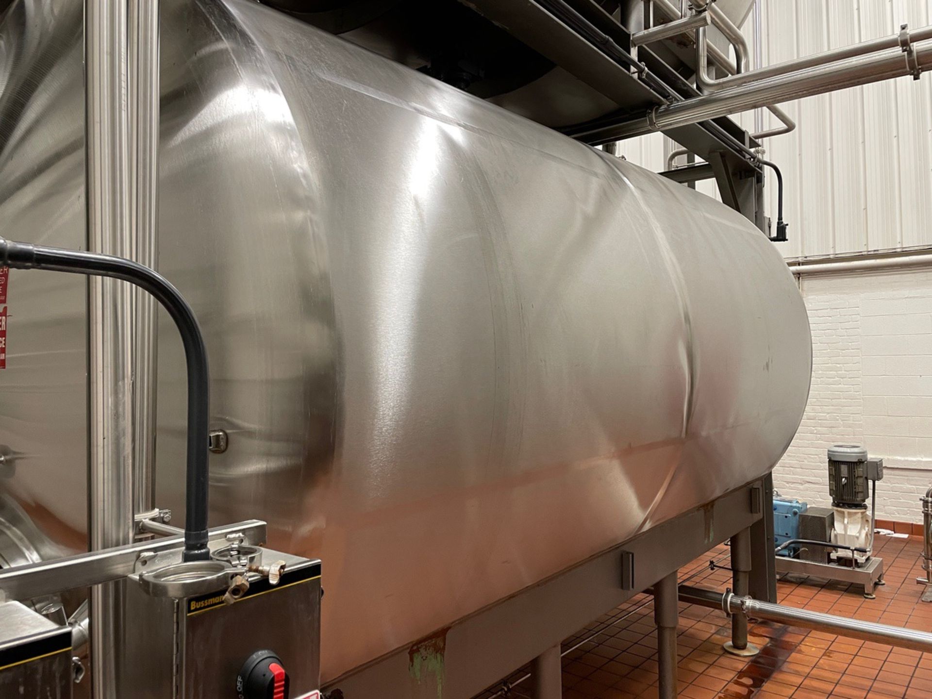 Creamery Package 5,300 Gallon Stainless Steel Horizontal Tank, Vertical Agitation, | Rig Fee: $3500 - Image 3 of 8