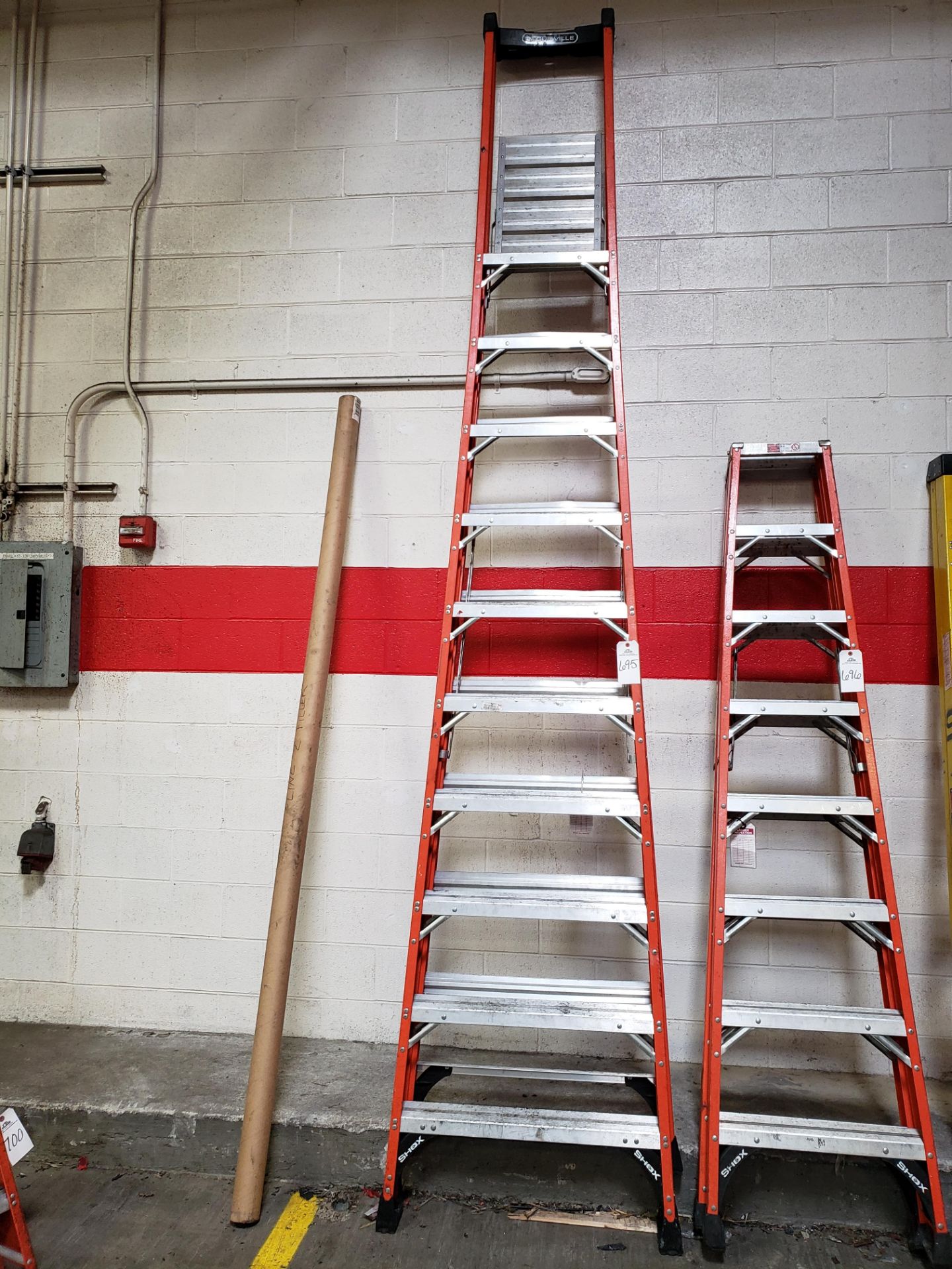 10' Fiberglass Step Ladder | Rig Fee: $25