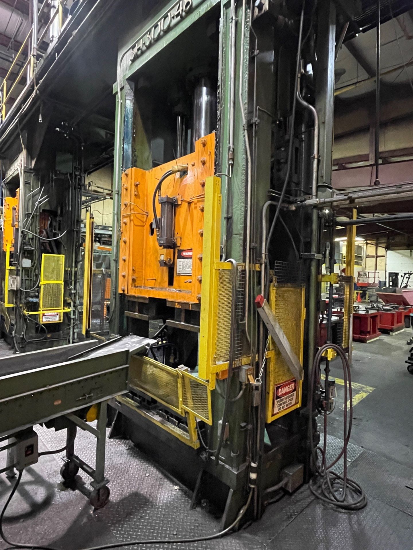 Williams and White 300 Ton Hydraulic Press, Model #SH300-48-48, Serial #C-4376, Oil | Rig Fee $28000 - Image 4 of 7