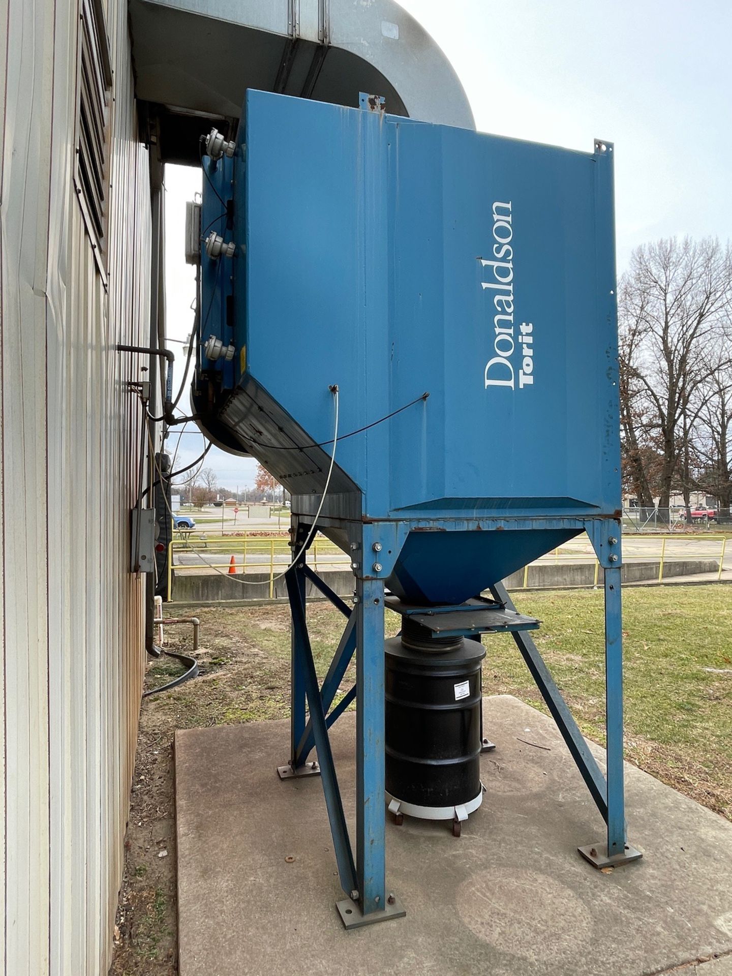 Donaldson Torit Dust Collector, Model #DF03-18, Serial #1902177-1, 18 Filters, 1 | Rig Fee $750 - Image 5 of 5