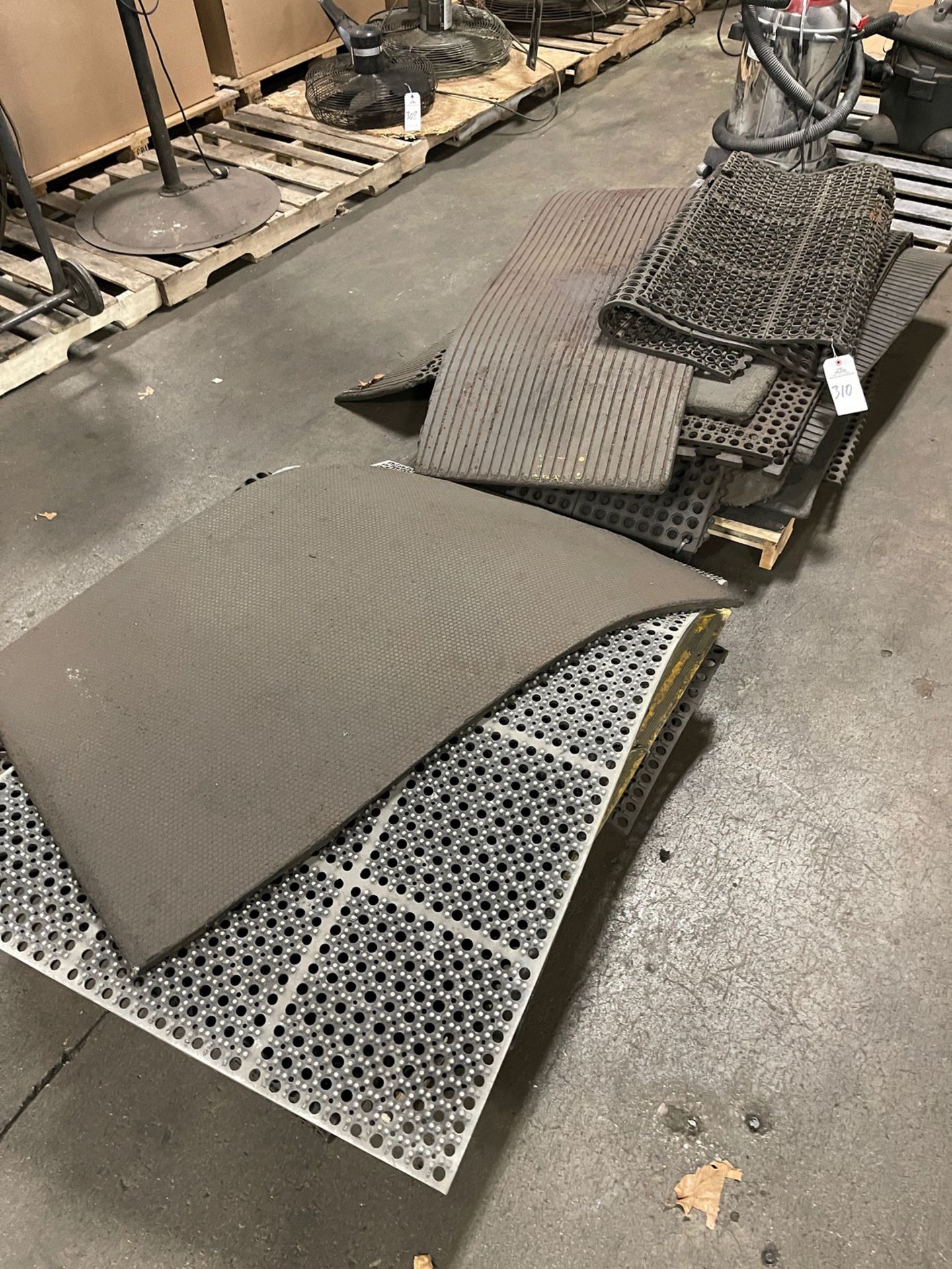 Lot of Backsaver and Rubber Floor Mats, (2) Pallets | Rig Fee $50