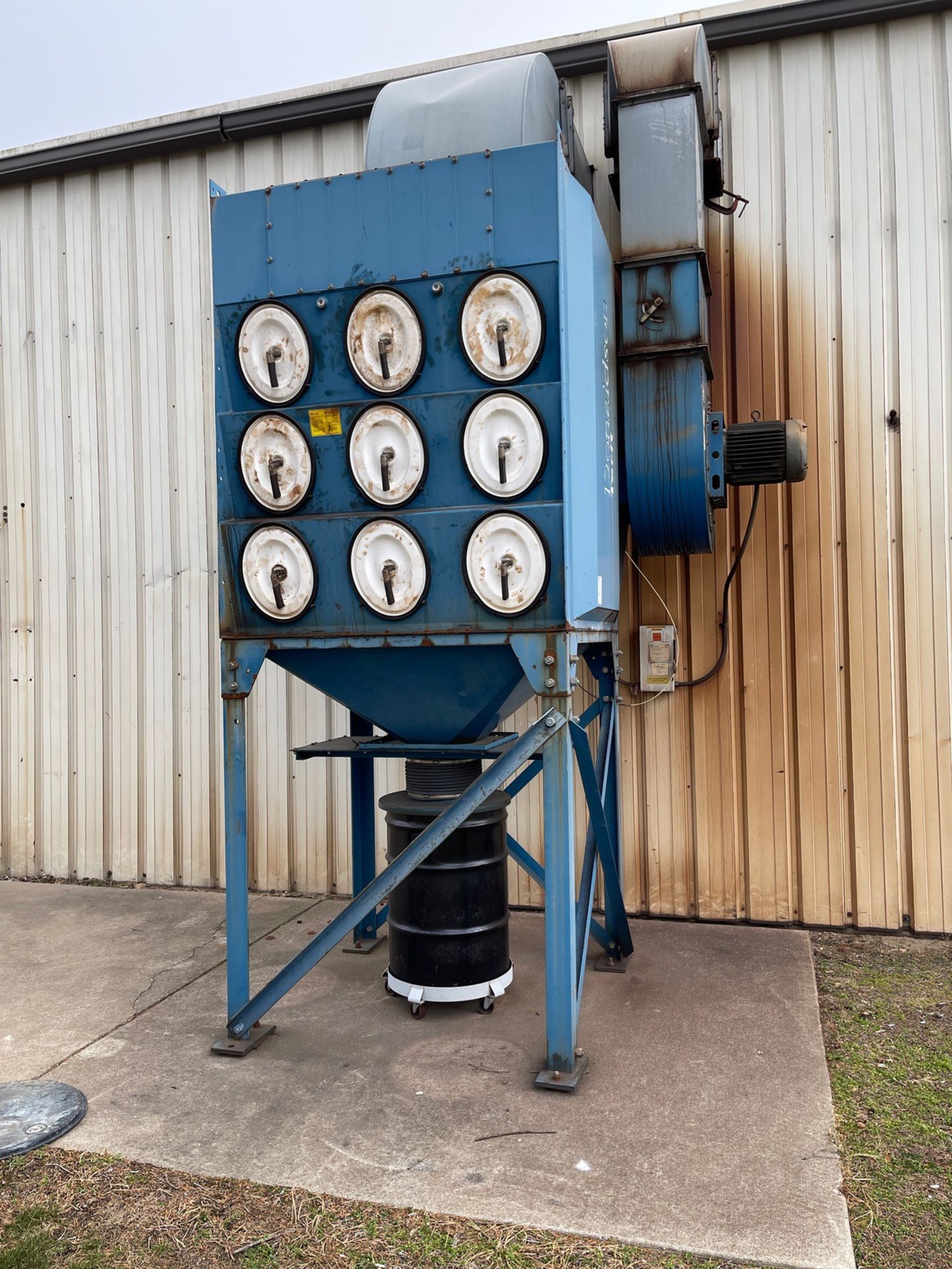 Donaldson Torit Dust Collector, Model #DF03-18, Serial #1902177-1, 18 Filters, 1 | Rig Fee $750