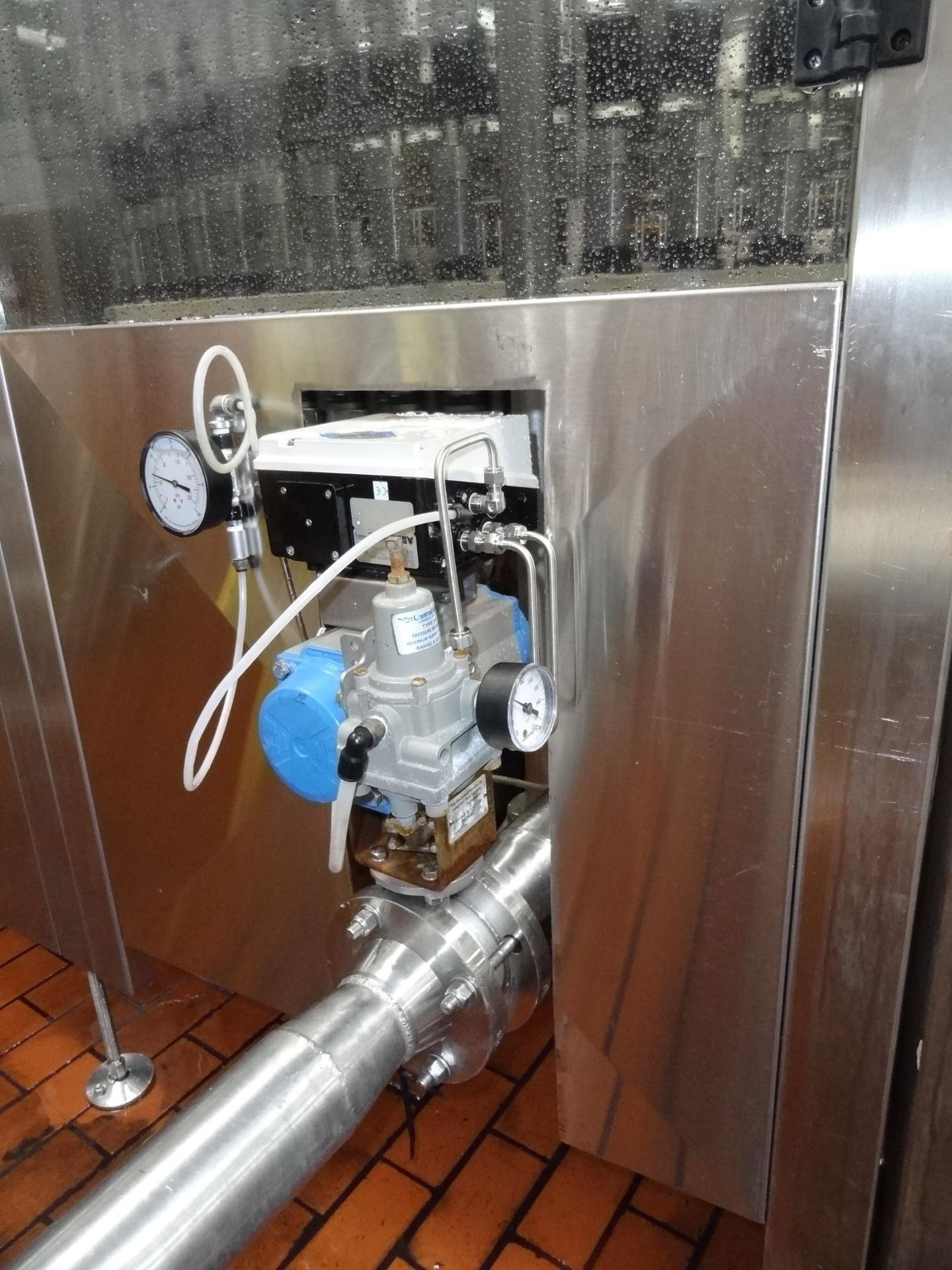 H&K 90/18 90-Valve Sparkling & Still Beverage Filler with Arol 18-Head Rotary Capp | Rig Fee: $8300 - Image 8 of 13