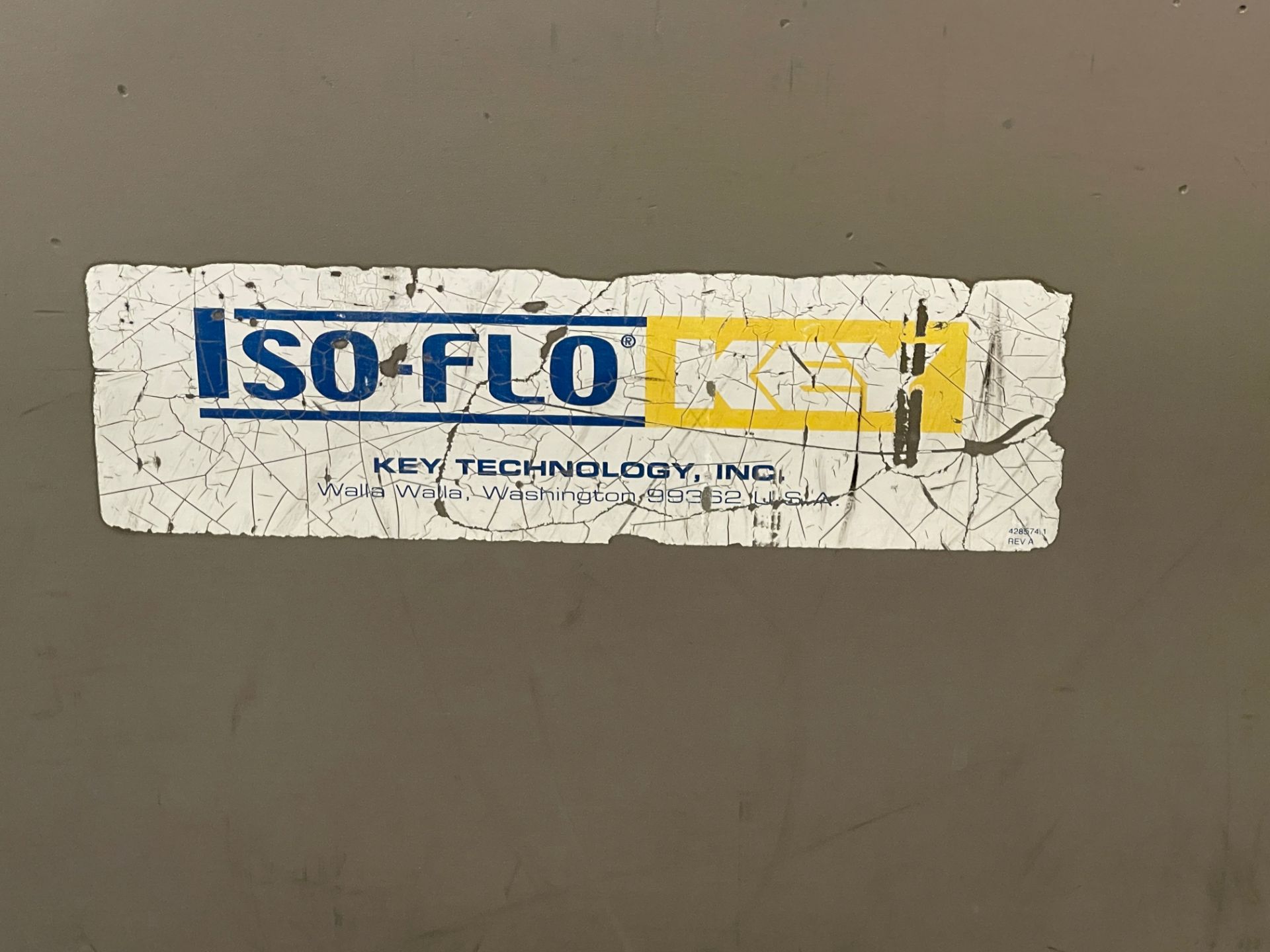 Key Isoflow Vibratory Conveyor, Approx. 18" x 12', Model 435055-1, S/N 06-155951 | Rig Fee $350 - Image 4 of 5