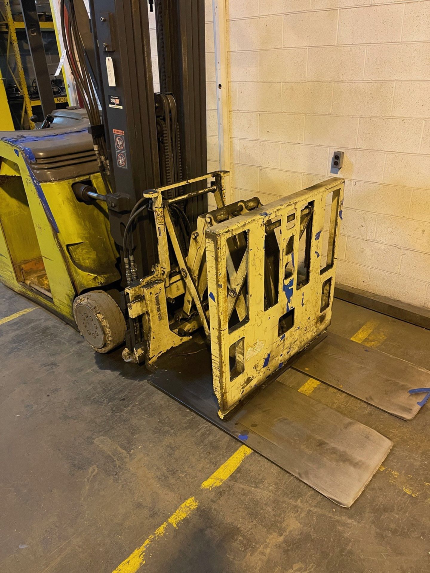 Raymond Fork Lift Frame with Hydraulic Attachment, S/N R40-06-11687 (Not in Use) | Rig Fee $350 - Image 2 of 3