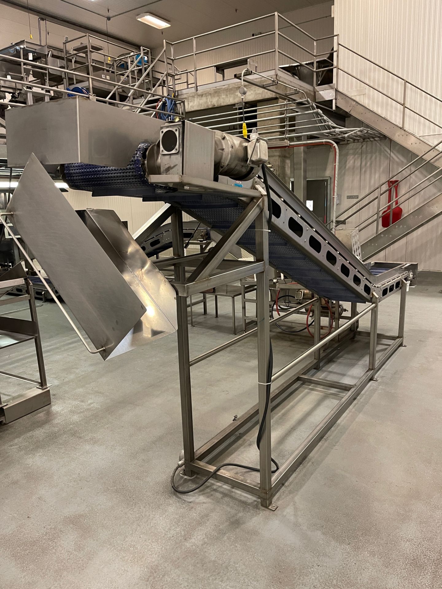 Idaho Equipment Incline Interlocking Plastic Belt Conveyor, Approx. 18" x 15' | Rig Fee $400 - Image 3 of 3