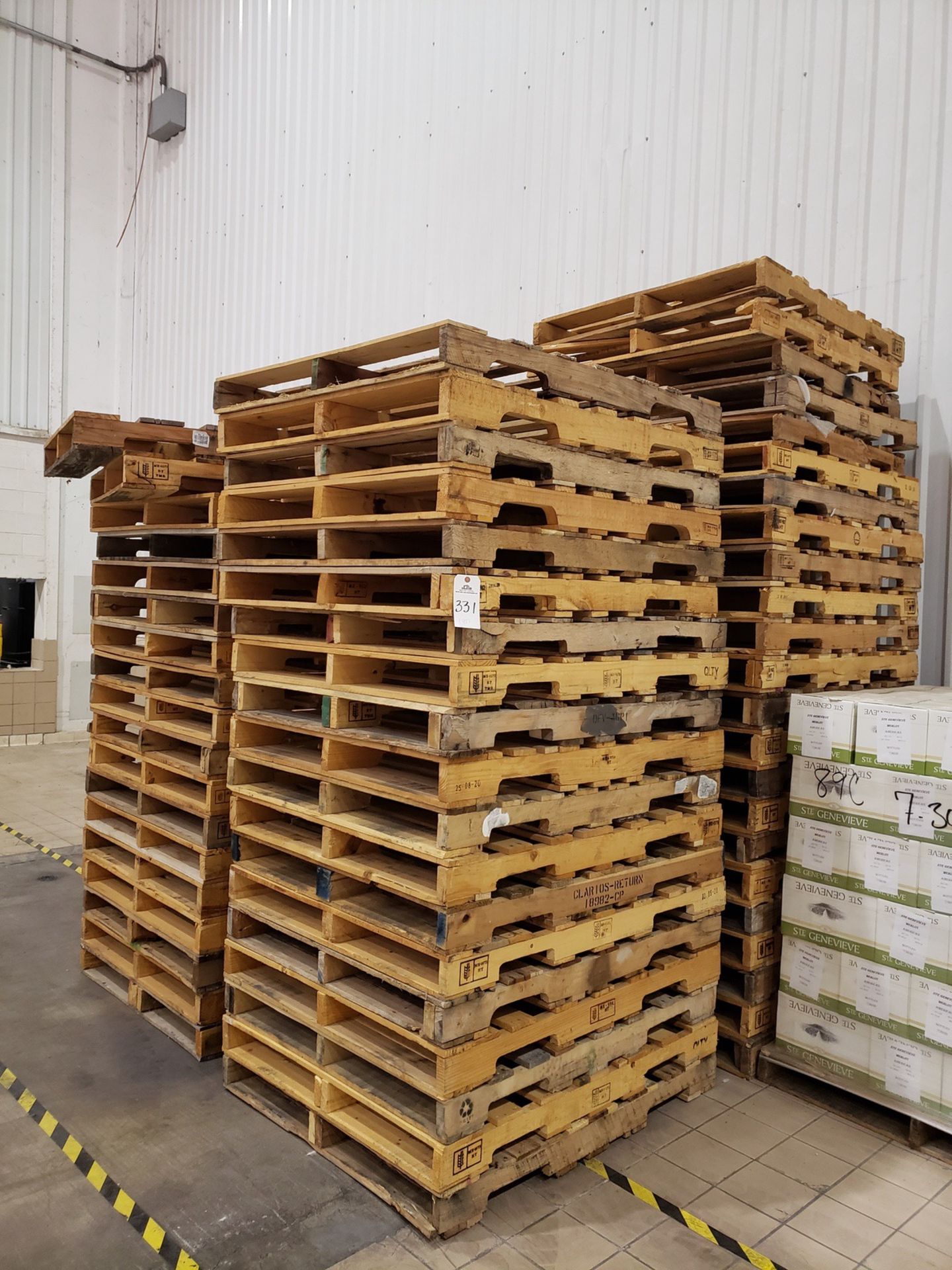 Lot of (95) 42" X 48" Heat Treated Pallets | Rig Fee $100