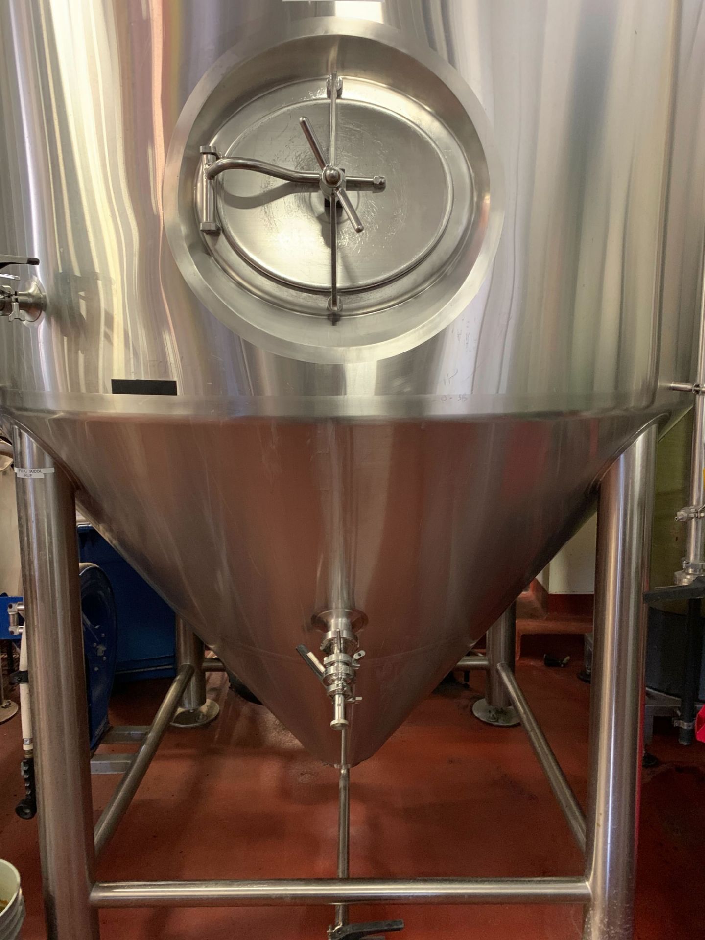 2014 Premier Stainless Sourced 90 BBL Fermenter, Glycol Jacketed, Steep | Rig Fee: $2300 w/ Saddles - Image 5 of 5