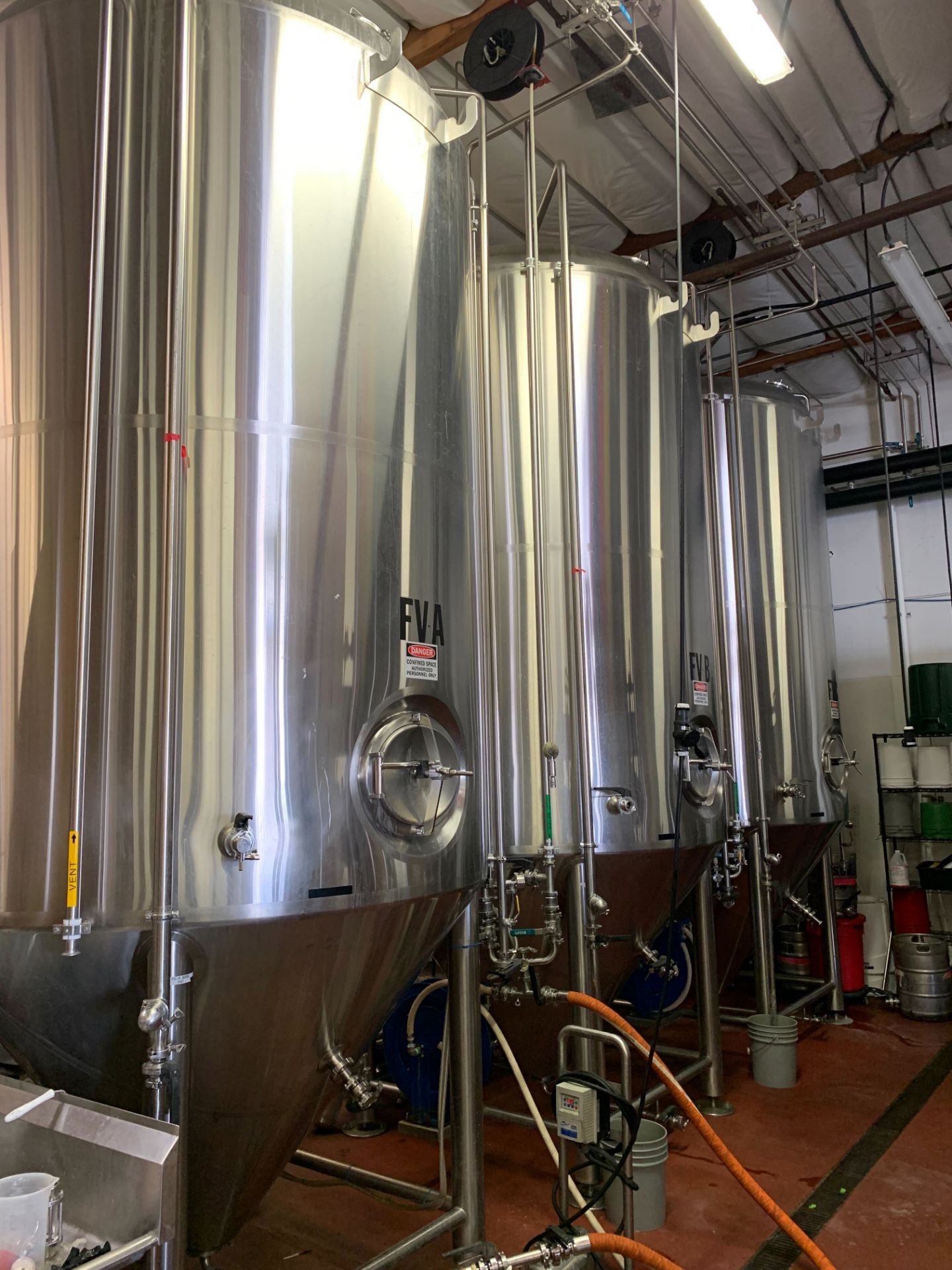 2014 Premier Stainless Sourced 90 BBL Fermenter, Glycol Jacketed, Steep | Rig Fee: $2300 w/ Saddles