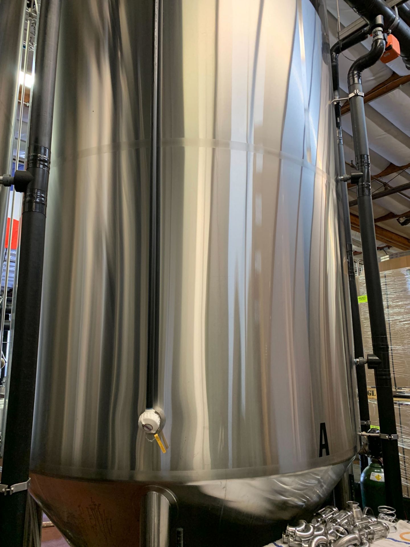 2014 Premier Stainless Sourced 90 BBL Fermenter, Glycol Jacketed, Steep | Rig Fee: $2300 w/ Saddles - Image 5 of 5