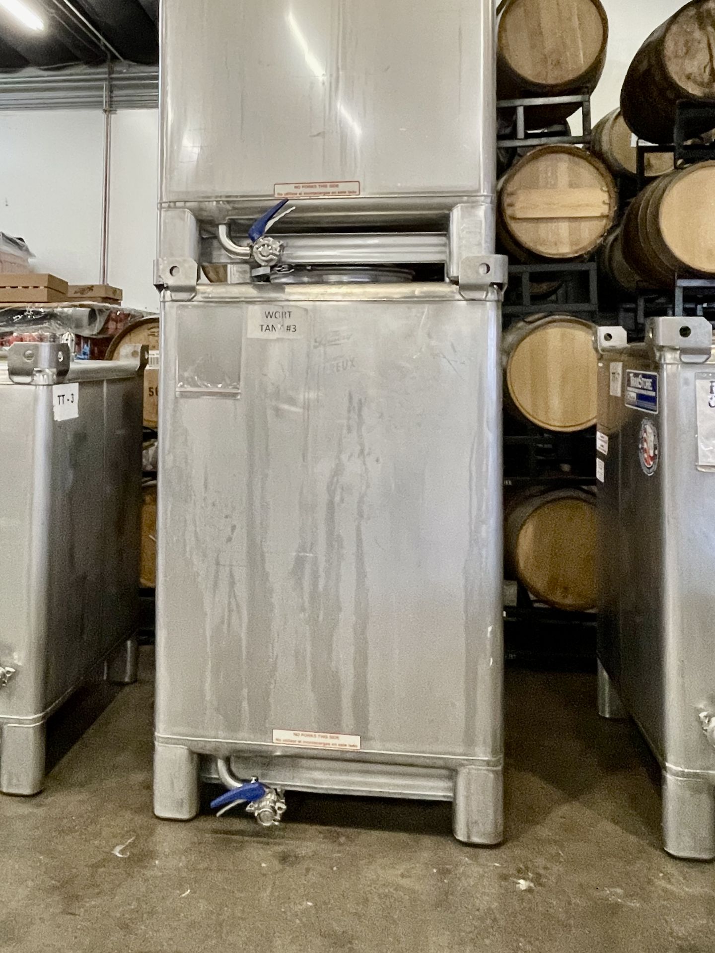 2016 Metalcraft TranStore 550 Gallon Stainless Steel Tote/Tank (Has Dent) (WT 3) | Rig Fee: $185