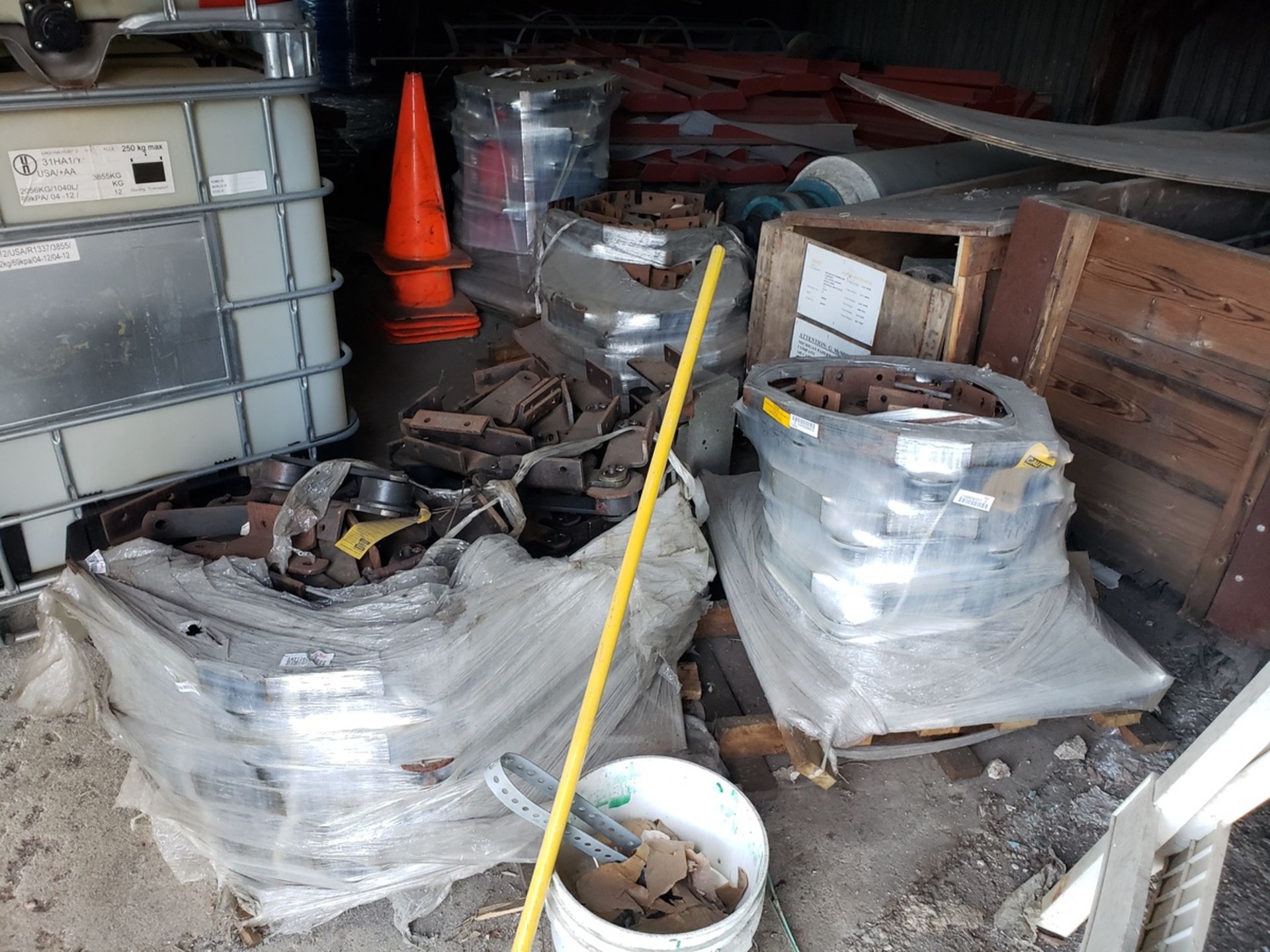 Contents of Outside Storage Building & Lean-To Shed (Excludes 1115A) | Rig Fee See Desc - Image 2 of 10