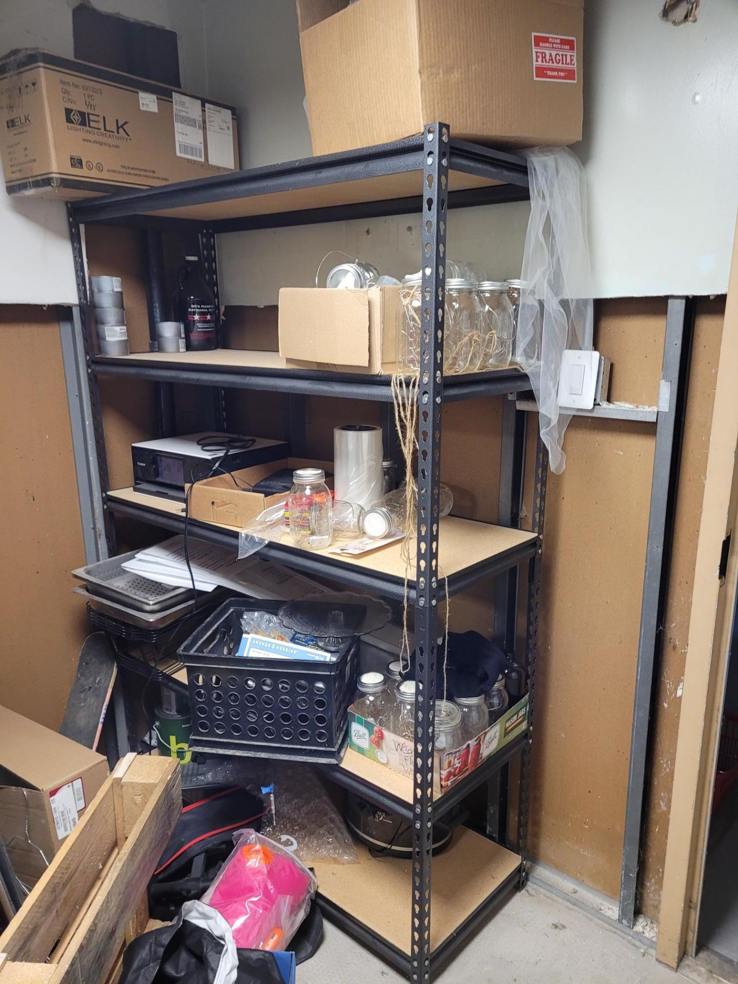 Contents of Office Shown in Photos | Rig Fee $300 - Image 2 of 5