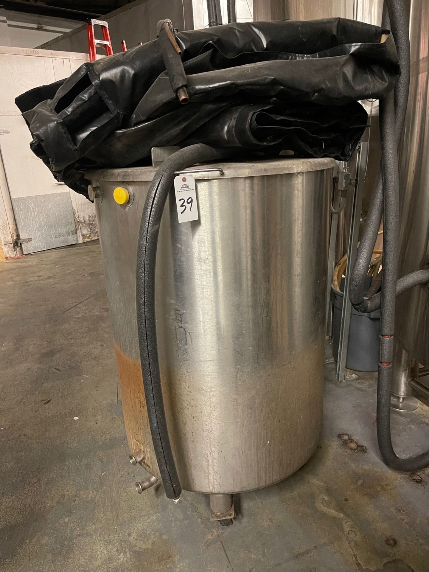 SS Utility Tank, Approx. 5 BBL (insulation not included) | Rig Fee $100