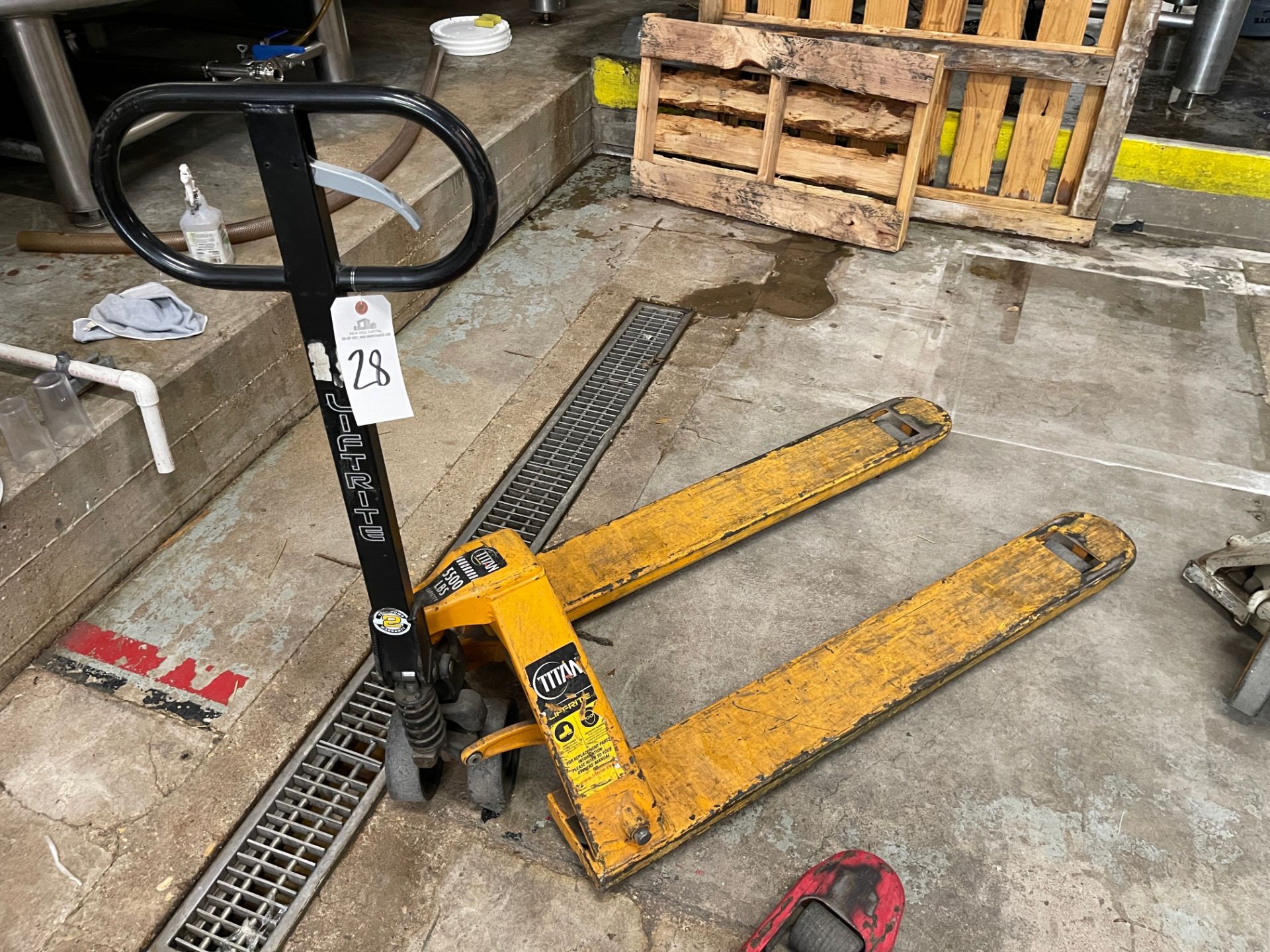 Titan Liftrite Pallet Truck, 5500LB. Capacity, Model LCR55, S/N 5321581-18 | Rig Fee $10