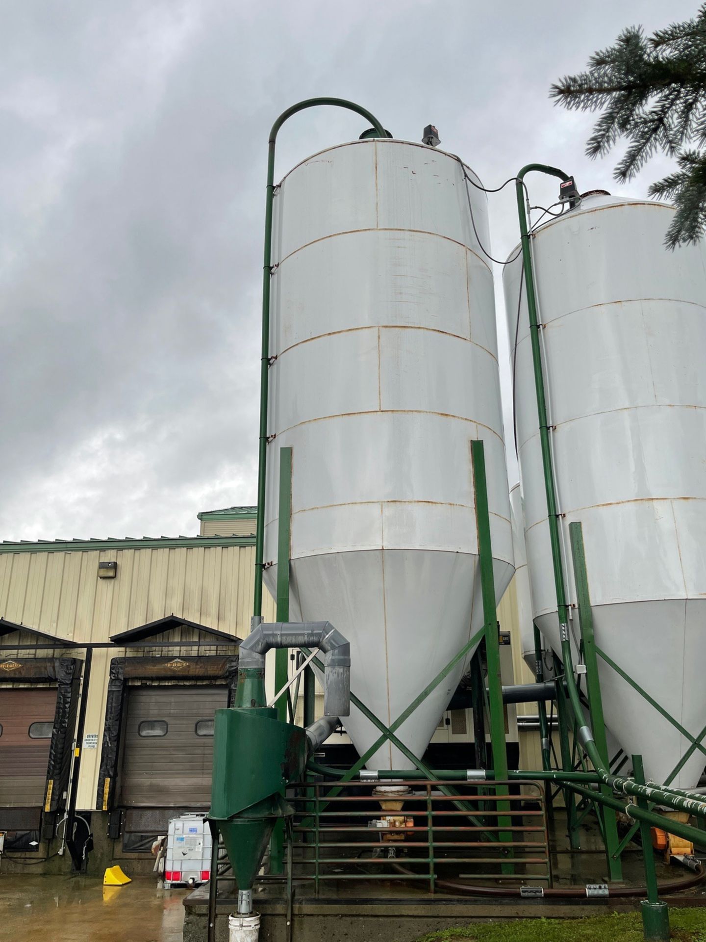 100,000 LB Capacity Bushnell Grain Silo, Approx. 12' Diameter (Located in Bridgewa | Rig Fee $3800