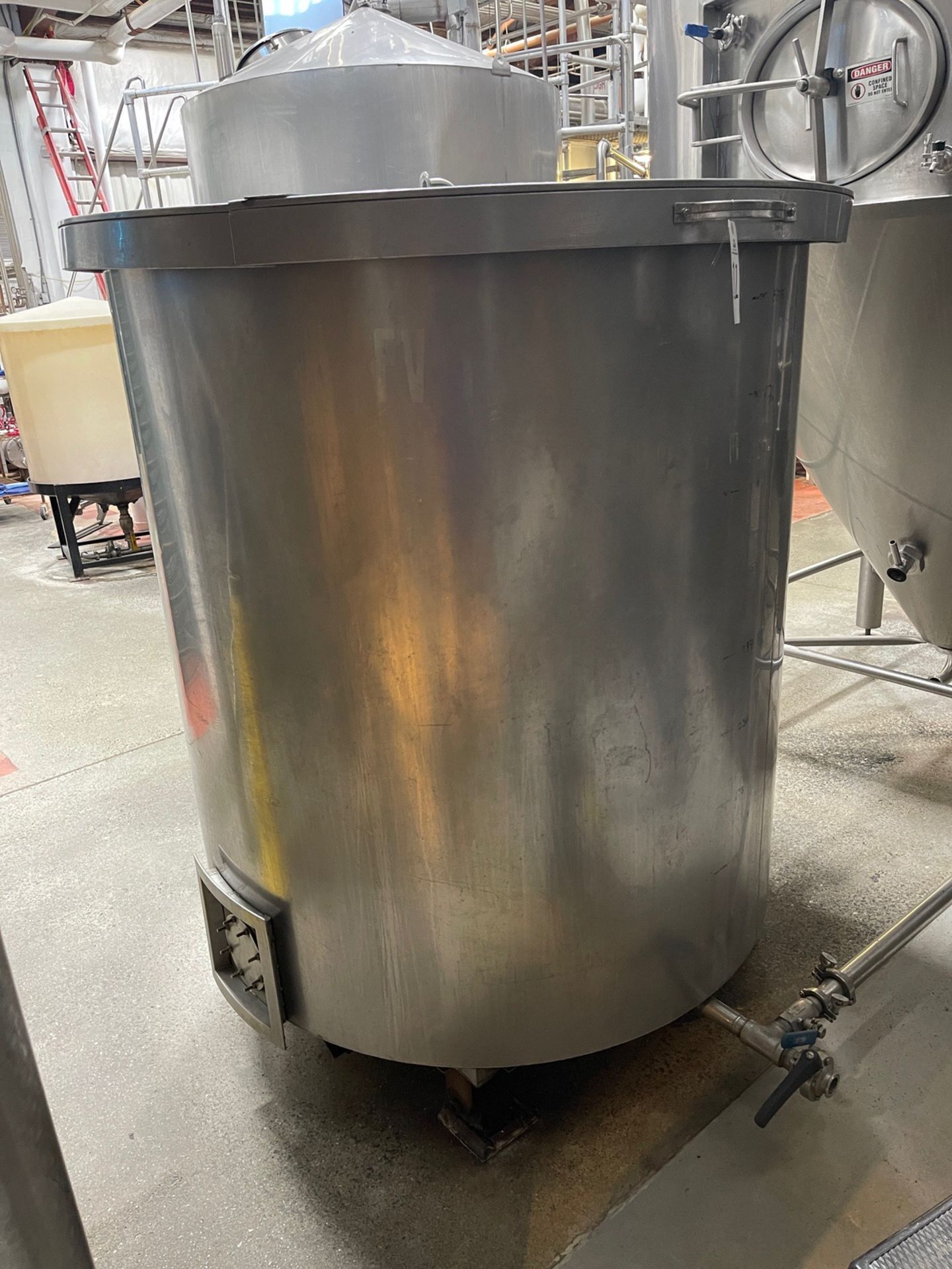 550 Gallon Stainless Steel Flat Bottom, Single Wall Utility Tank on Casters, Appro | Rig Fee $50