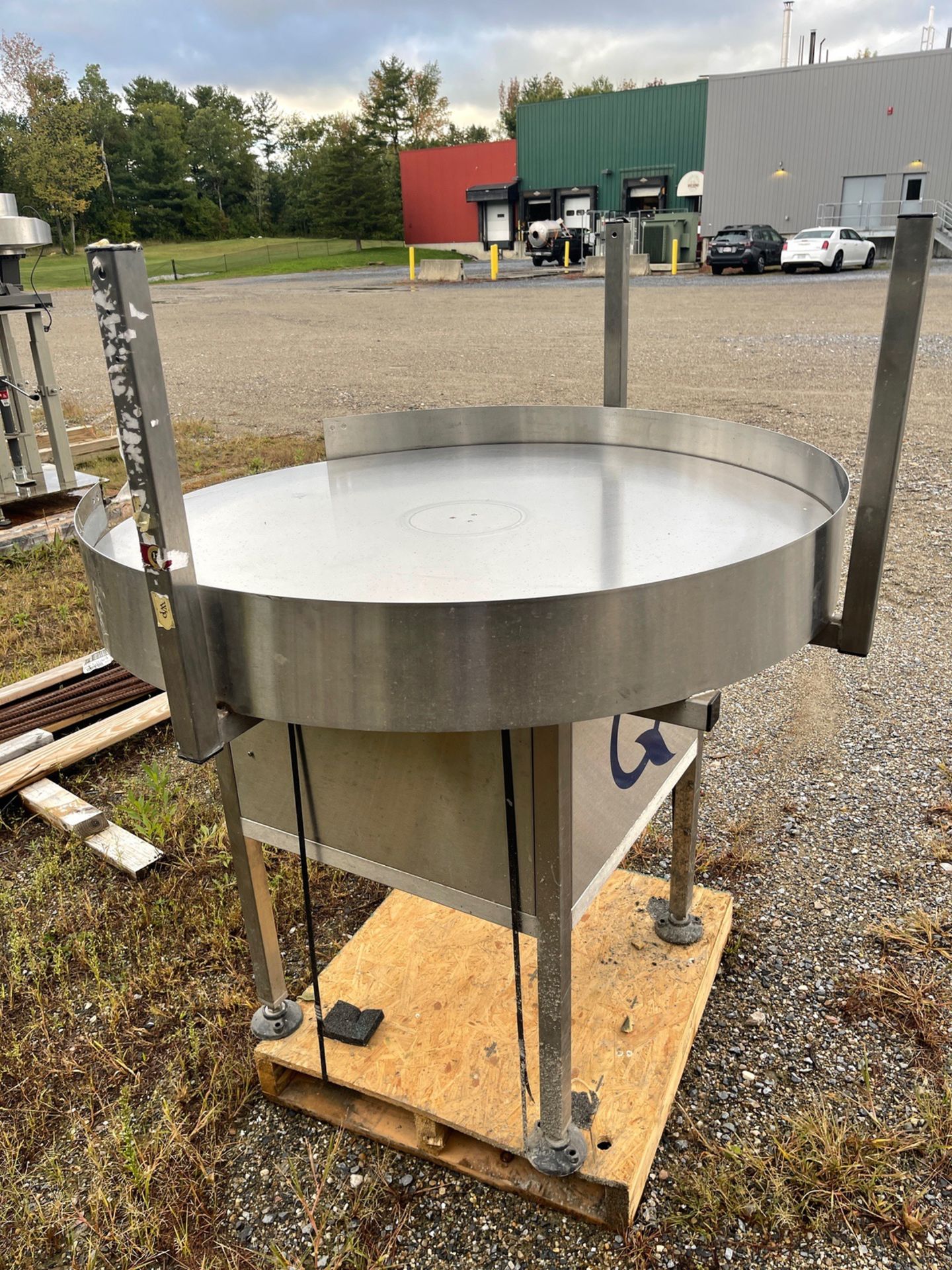 Liquid Packaging Solutions Accumulation Table, Approx. 4' Diameter, Model 45 LOAD | Rig Fee $50 - Image 2 of 3