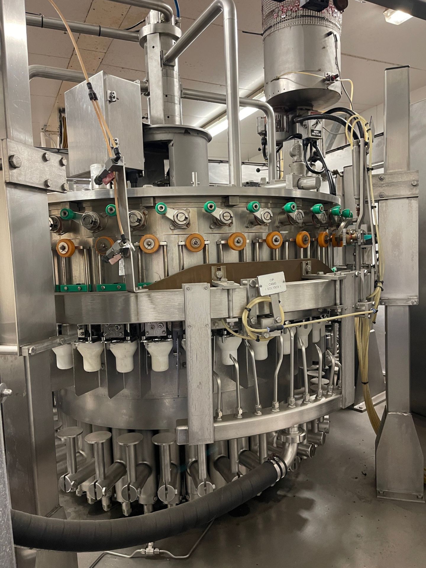 Krones 36 Head - 12oz./22oz. Bottle Filler with Cap Conveyance System, 240 bpm, Mo | Rig Fee $4000 - Image 8 of 14