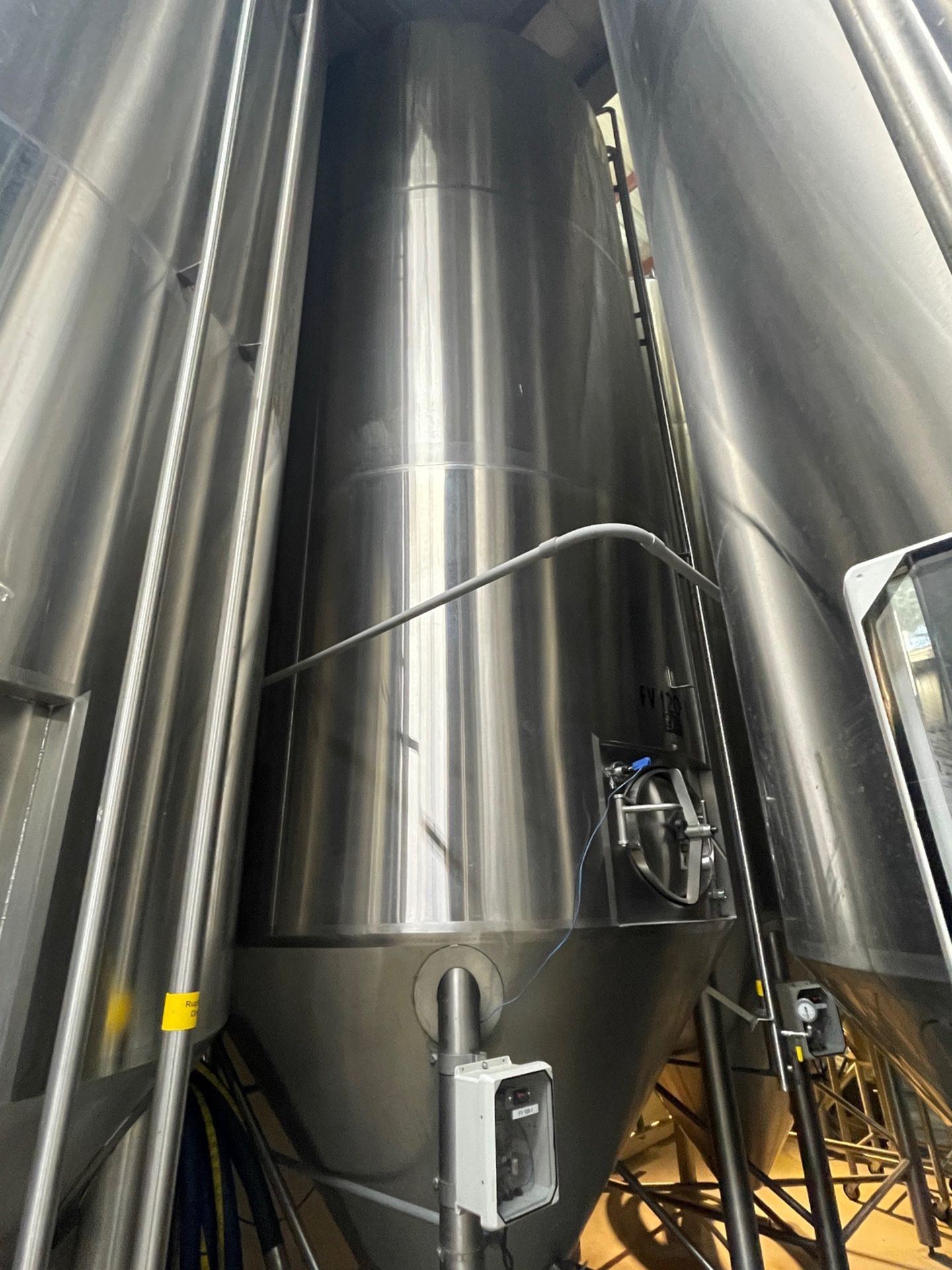 Specific Mechanical 120 BBL Unitank Fermenter, Cone Bottom, Glycol Jacketed, Tempera | Rig Fee $2650 - Image 3 of 3