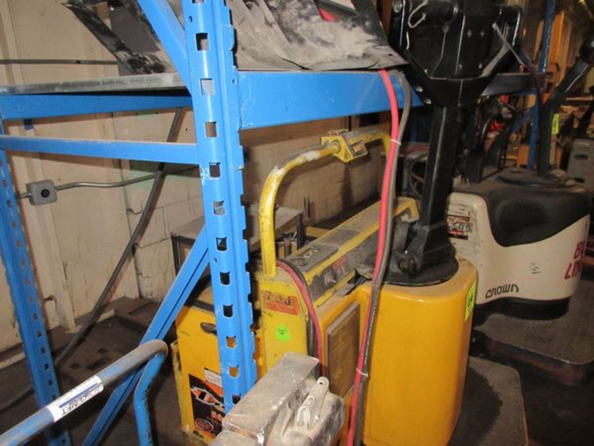 Yale MPE060LCN24T2748 Elec. Pallet Jack, 6000 Lb., 24 Volt, No Charger (Site Tag #15 | Rig Fee $25 - Image 4 of 4