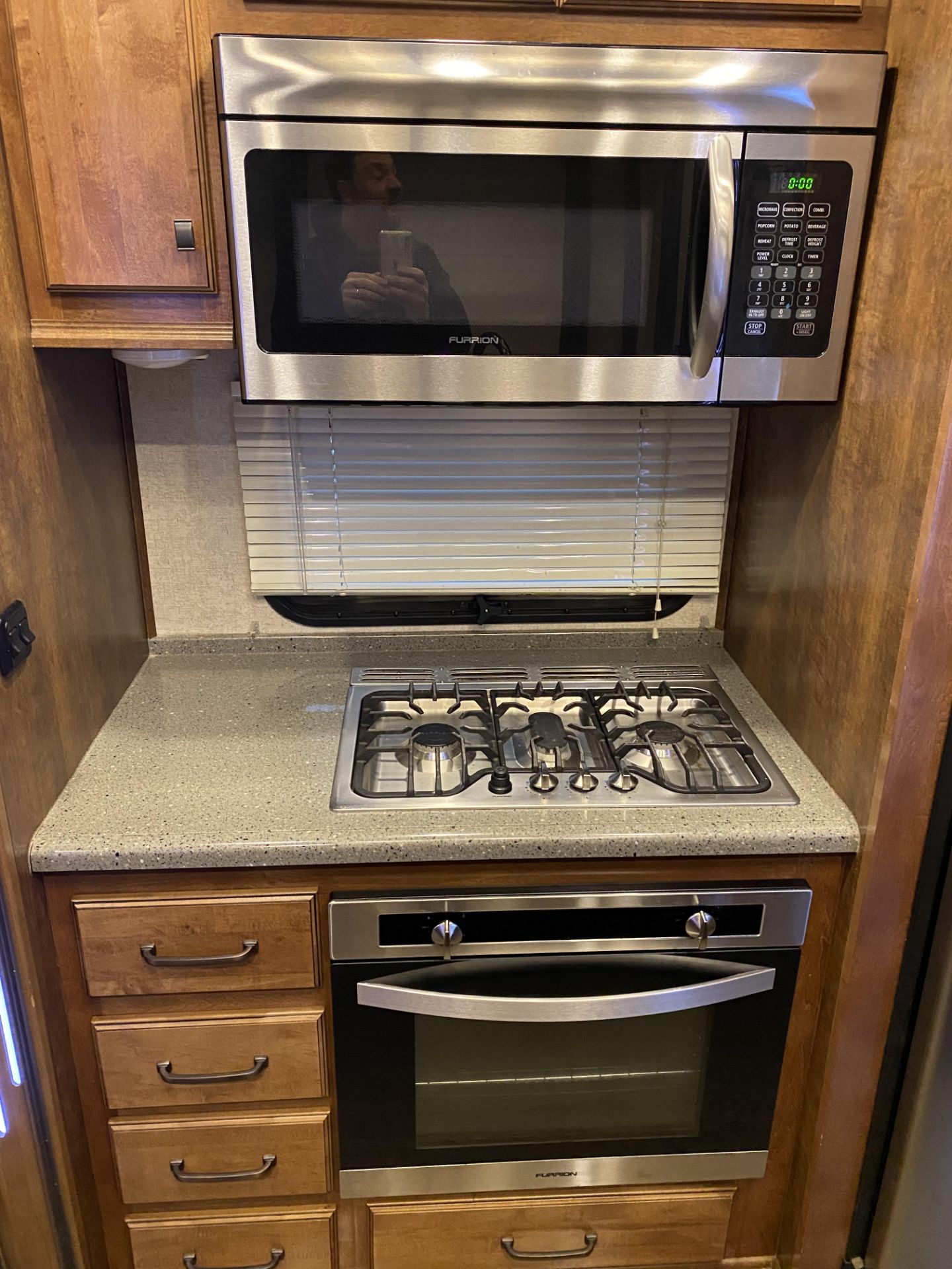 2018 Big Country 5th Wheel Camper Model 3965DSS w/4 Slide Outs - SEE VIDEO & DESCRIPTION - Image 35 of 38