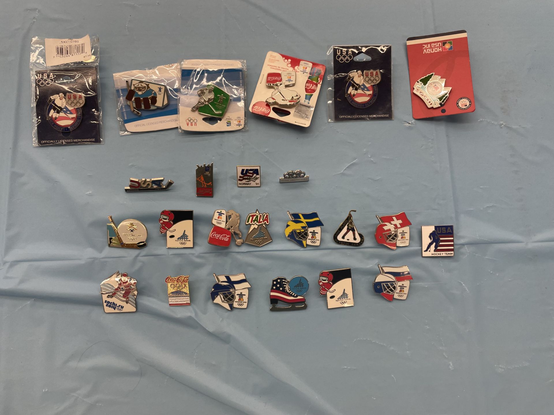 (Lot) (24) Olympic Hockey Commemorative Pins, Vancouver, Sochi, Torino, Salk Lake City, Lillehammer