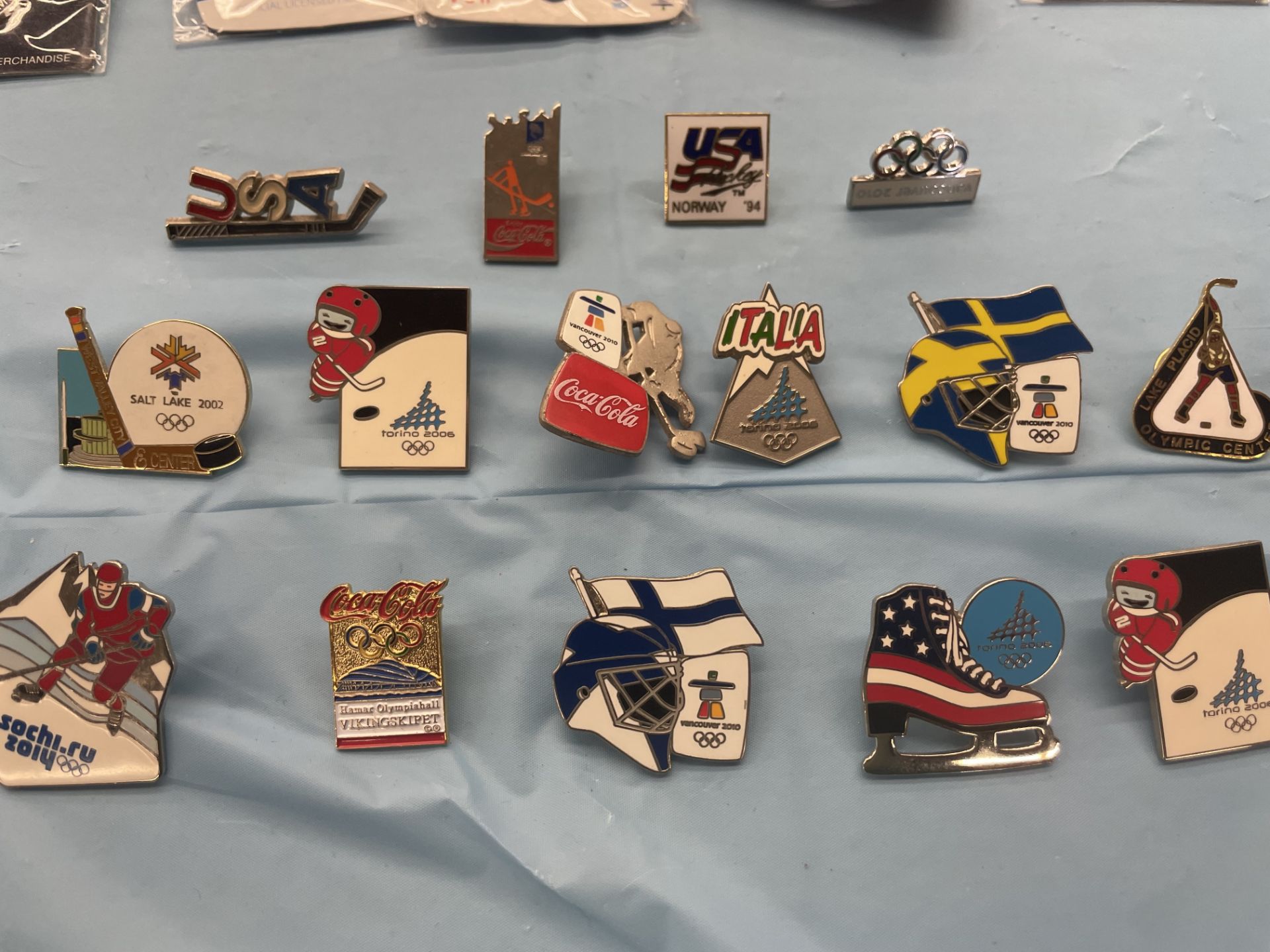 (Lot) (24) Olympic Hockey Commemorative Pins, Vancouver, Sochi, Torino, Salk Lake City, Lillehammer - Image 6 of 7