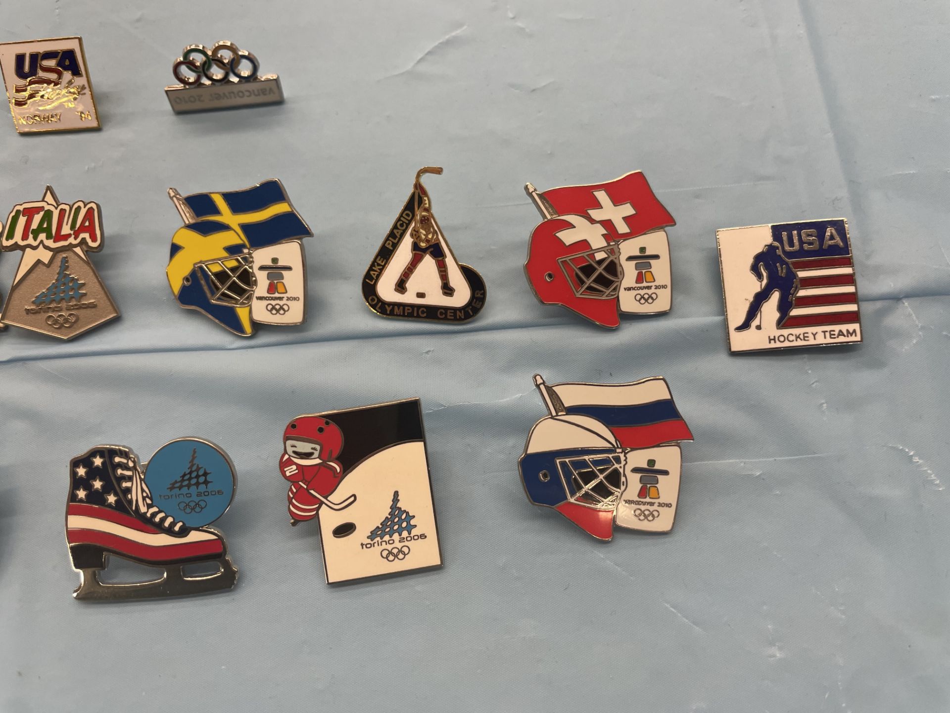 (Lot) (24) Olympic Hockey Commemorative Pins, Vancouver, Sochi, Torino, Salk Lake City, Lillehammer - Image 5 of 7