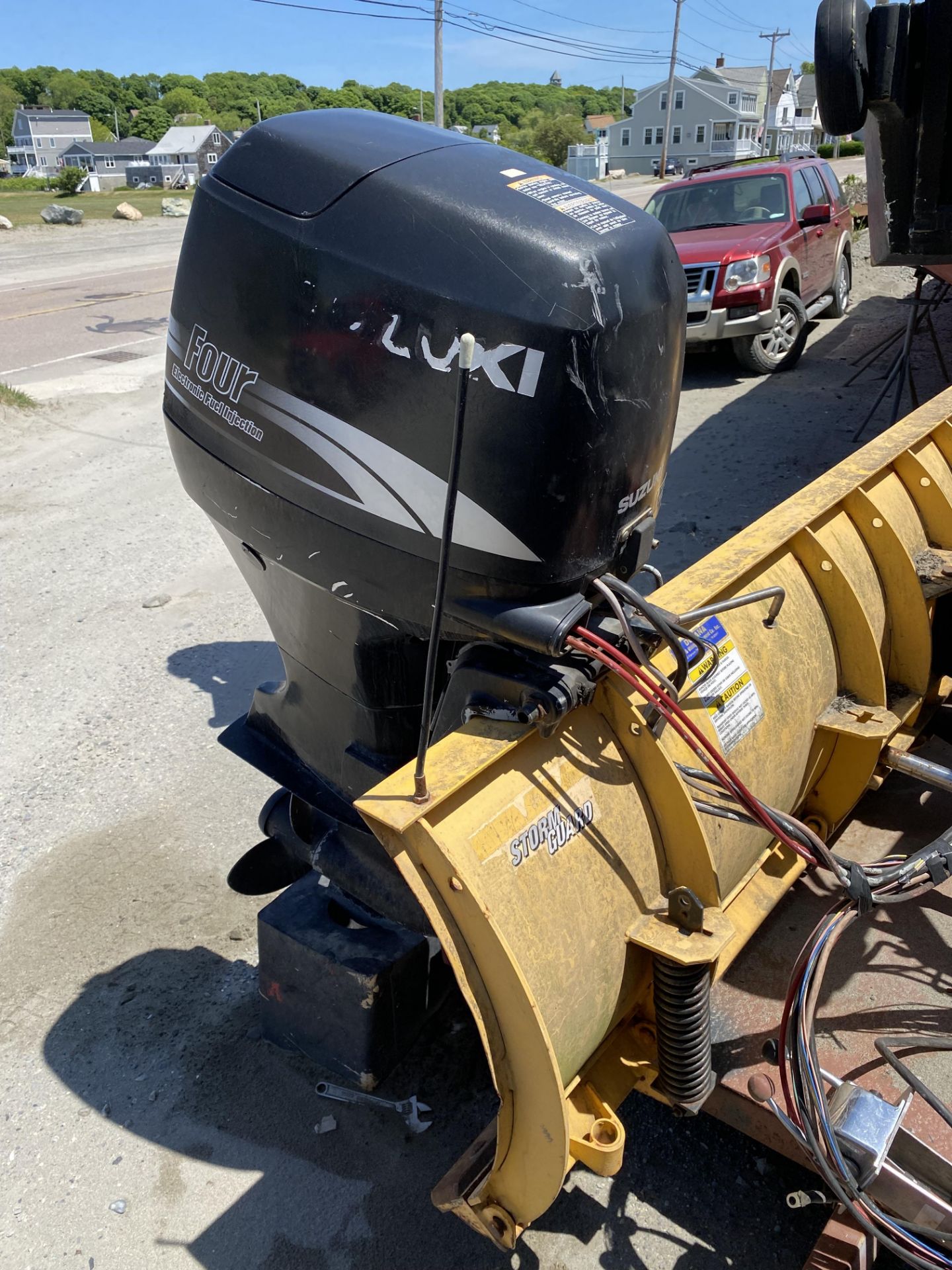 Suzuki 70HP 4 Stroke Outboard Boat Motor w/Wiring Cable - Motor Runs - Image 3 of 4