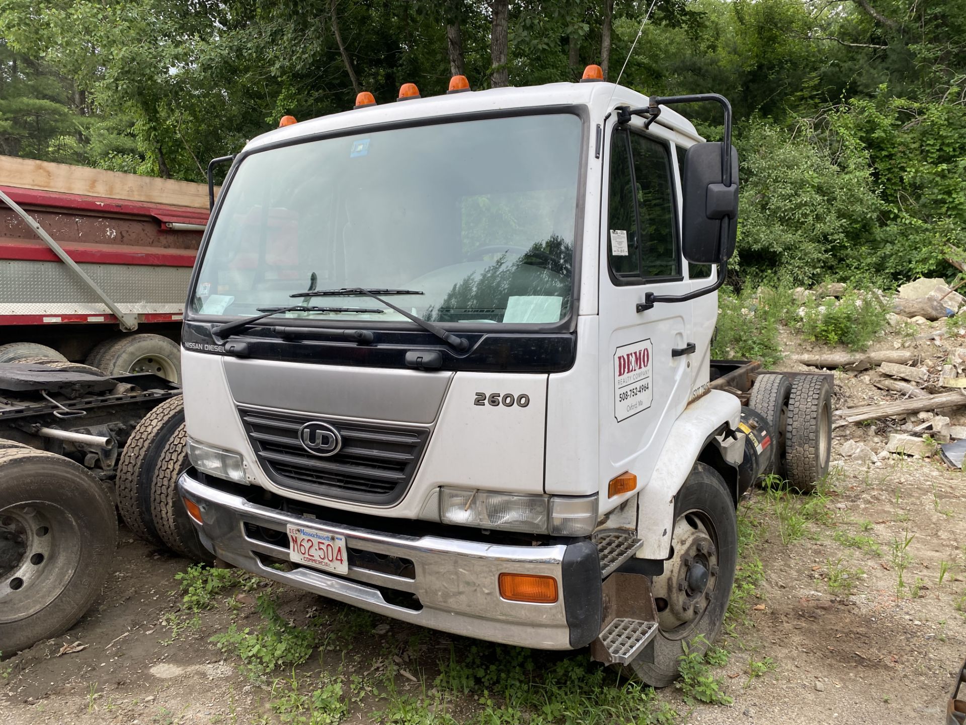 2007 Nissan UD2600, 6 Wheel Cab n Chassis w/12' Flat Bed, Diesel, Auto Trans, GVWR: 26,000, Odom: - Image 4 of 6