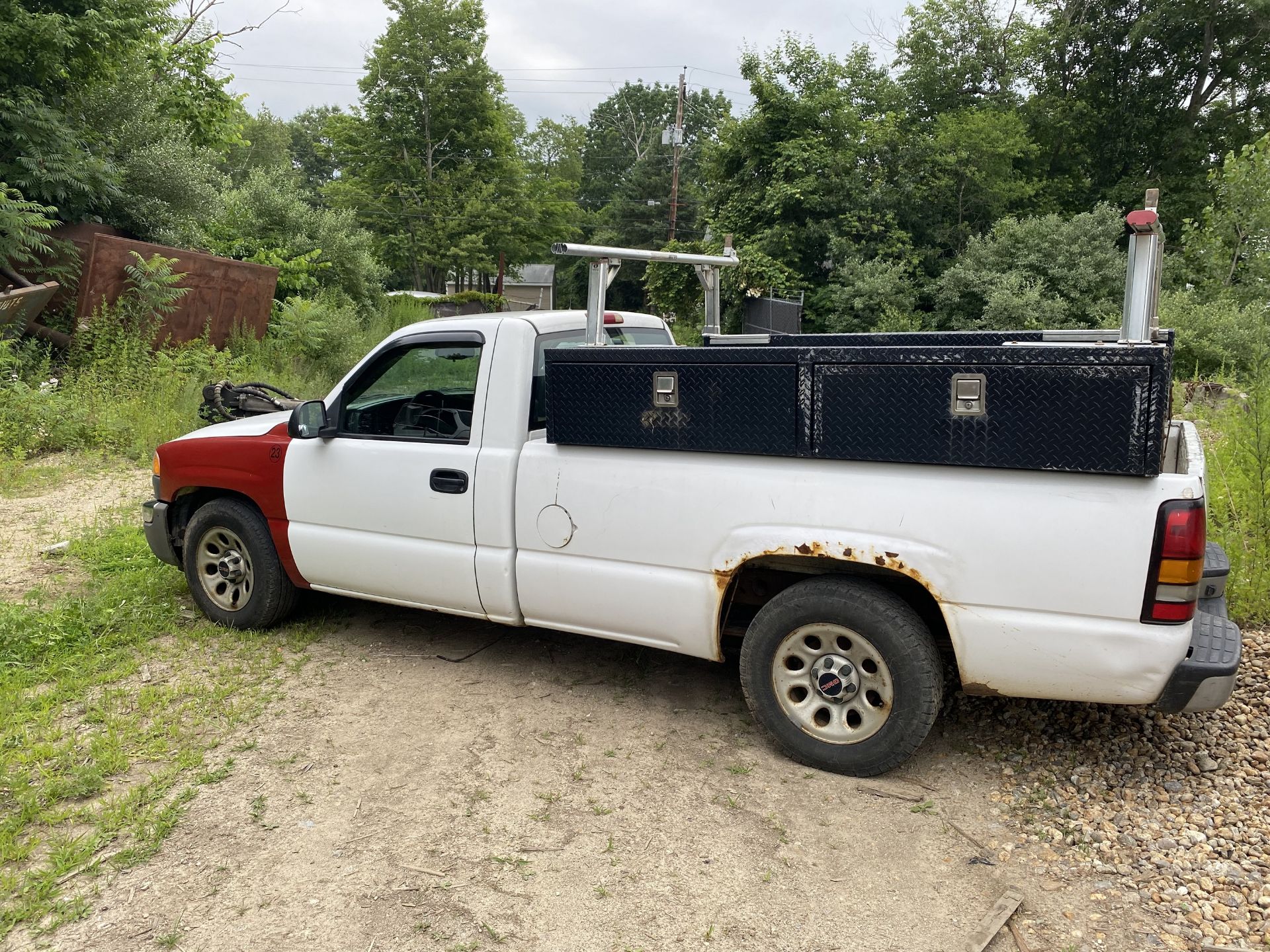 2007 GMC Sierra Pickup Truck, 2 Door, 6 Cylinder, Auto Trans, AC, 8' Bed, 2 Wheel Drive, Bed Mounted - Image 2 of 5