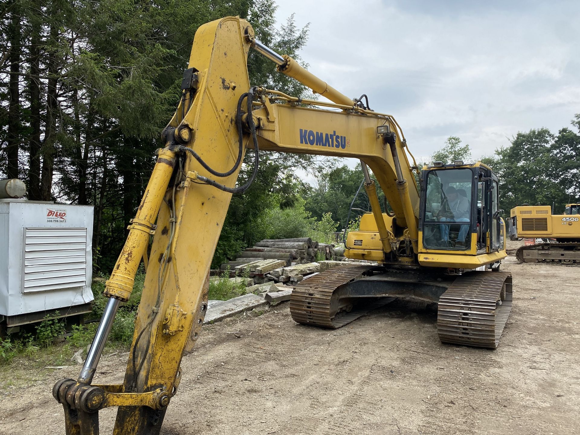 Komatsu PC220LC8 Track Excavator, AC/Heat, Radio, Fuly Enclosed Cabin (All Glass Good) Hrs: 13, - Image 2 of 8