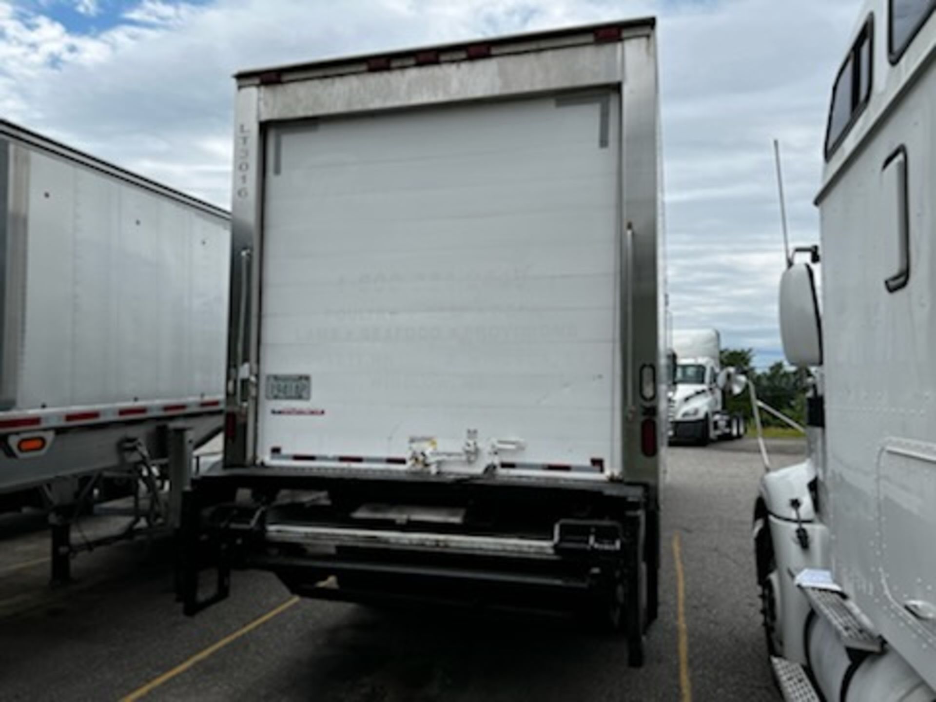 2016 Freightliner #MM1060645 10-Wheel, 24' Refrigerated Box Truck, Cummins ISL 360 HP Engine, Alliso - Image 3 of 7