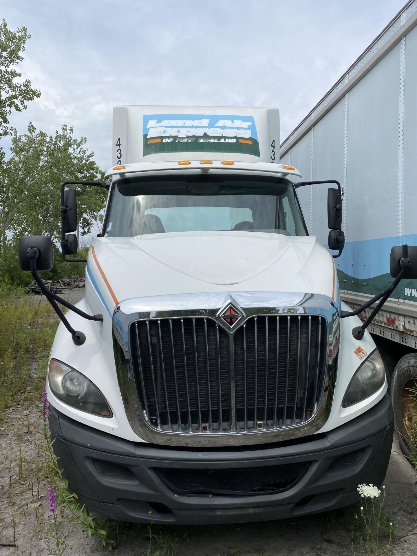 2013 International Prostar +, 6 Wheel, Auto Transmission, 4 x 2 Tractor PARTS TRUCK ONLY **NO TITLE* - Image 2 of 9